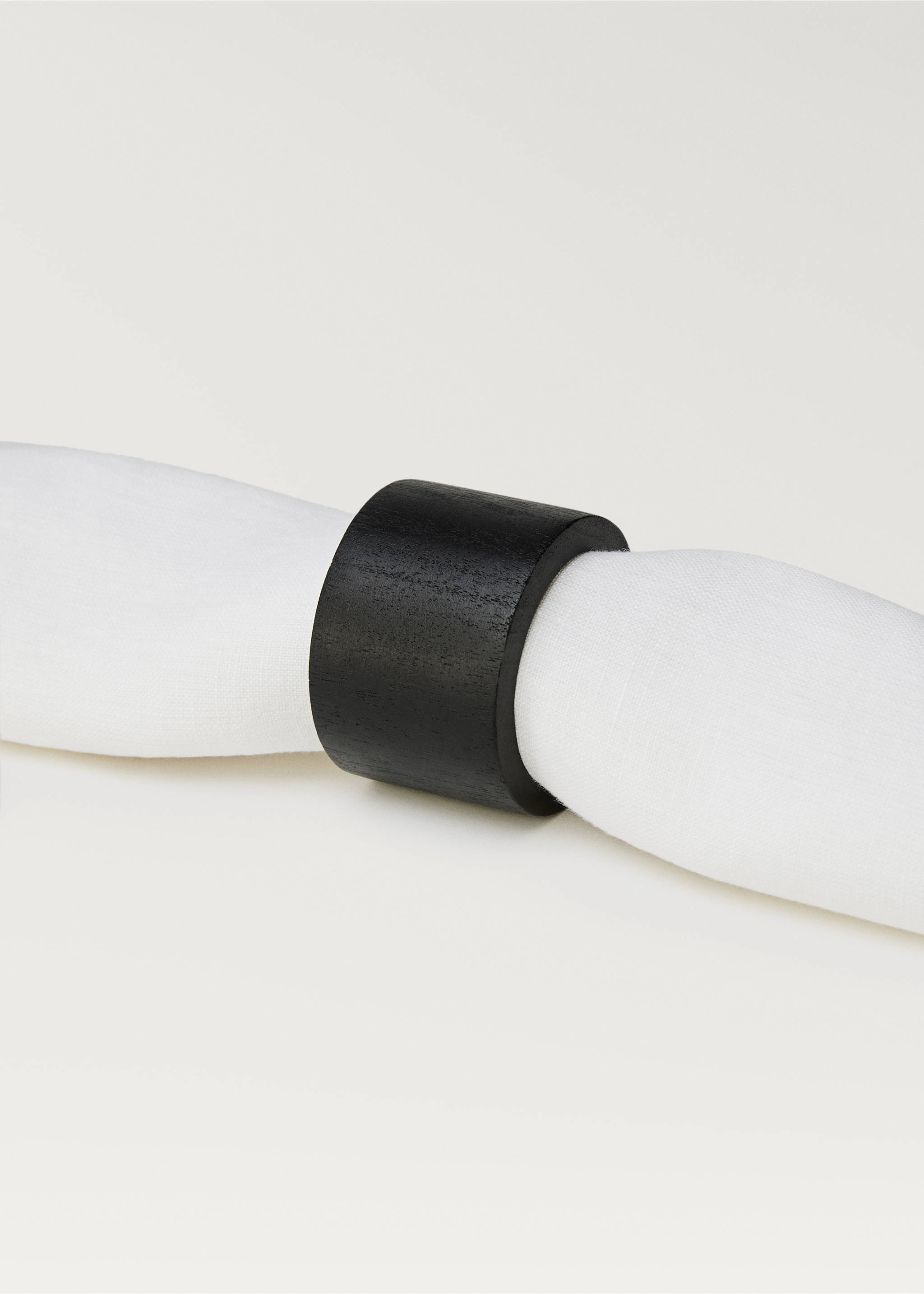 Wooden napkin rings - Details of the article 2, Black. Ref: 87063289-00.