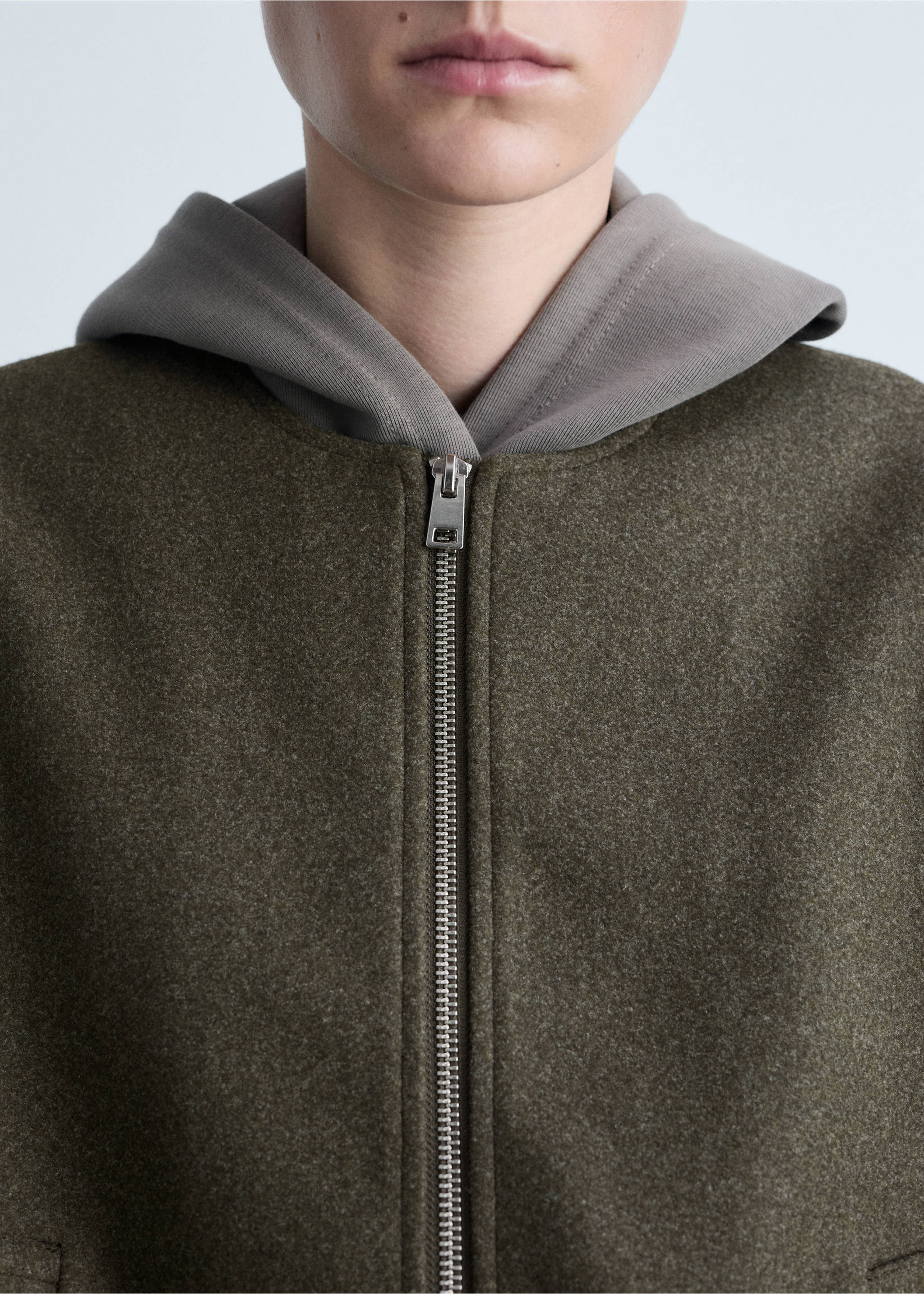 Gathered bomber jacket - Details of the article 6, Khaki. Ref: 87063290-00.