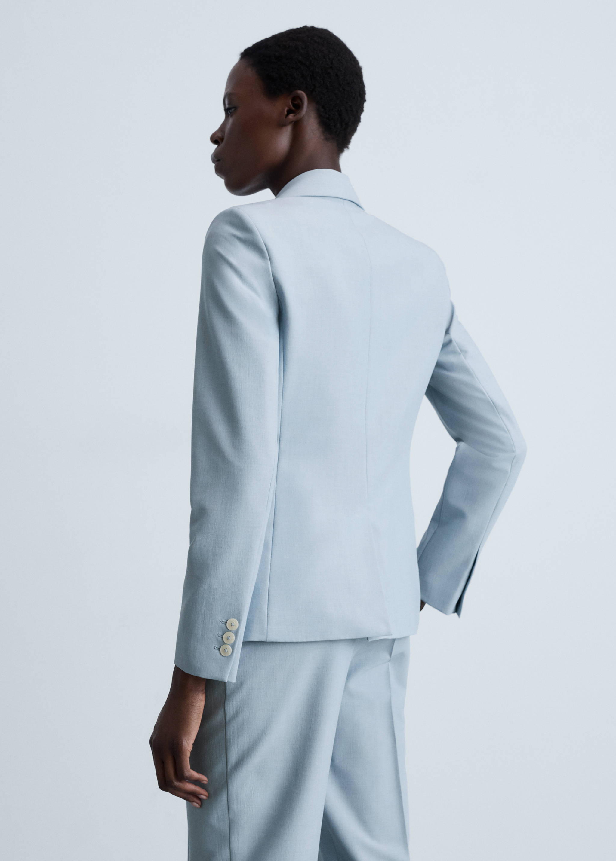 Taillierter Blazeranzug - Rückseite des Artikels