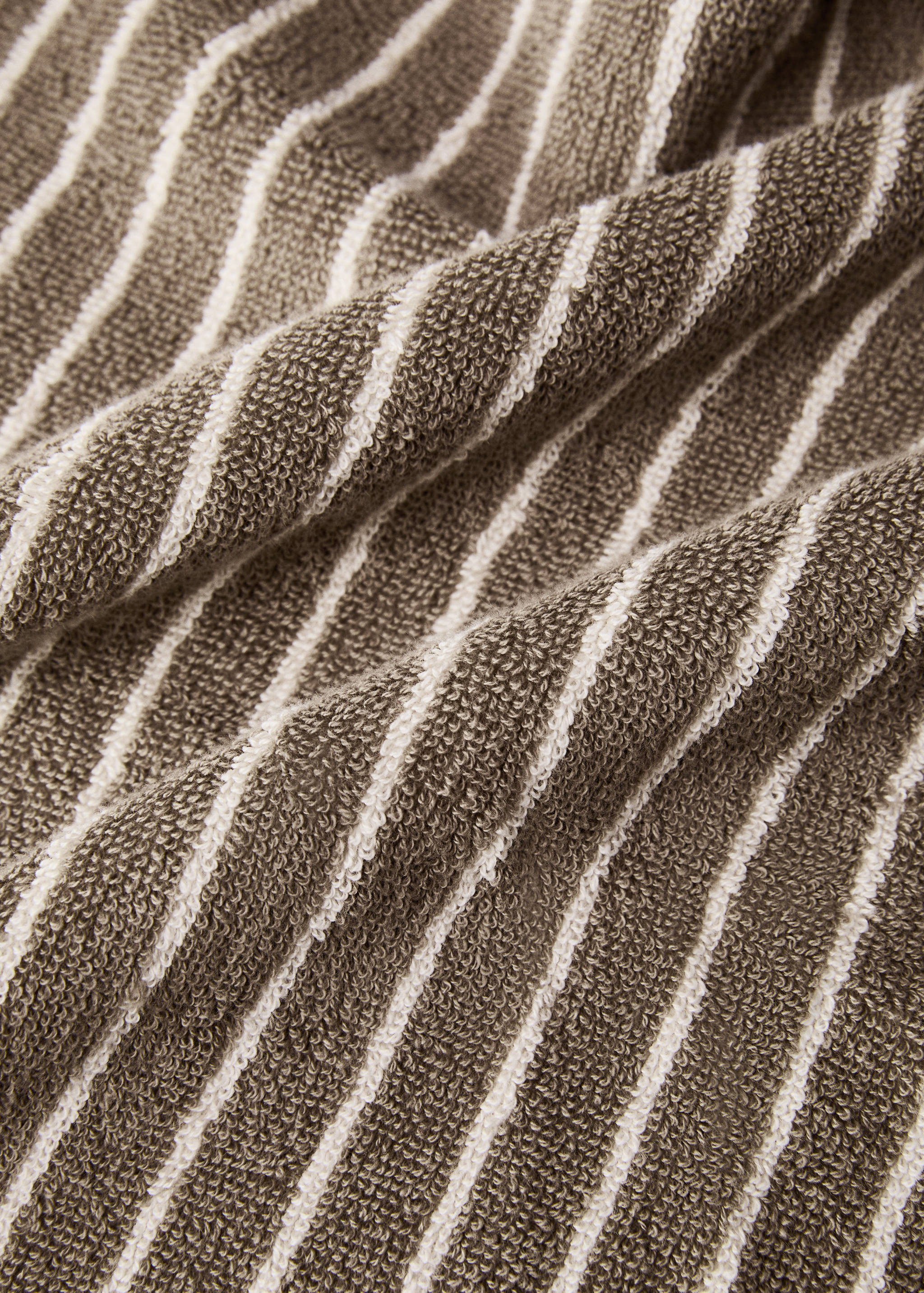 Two-tone striped bath mat - Details of the article 1