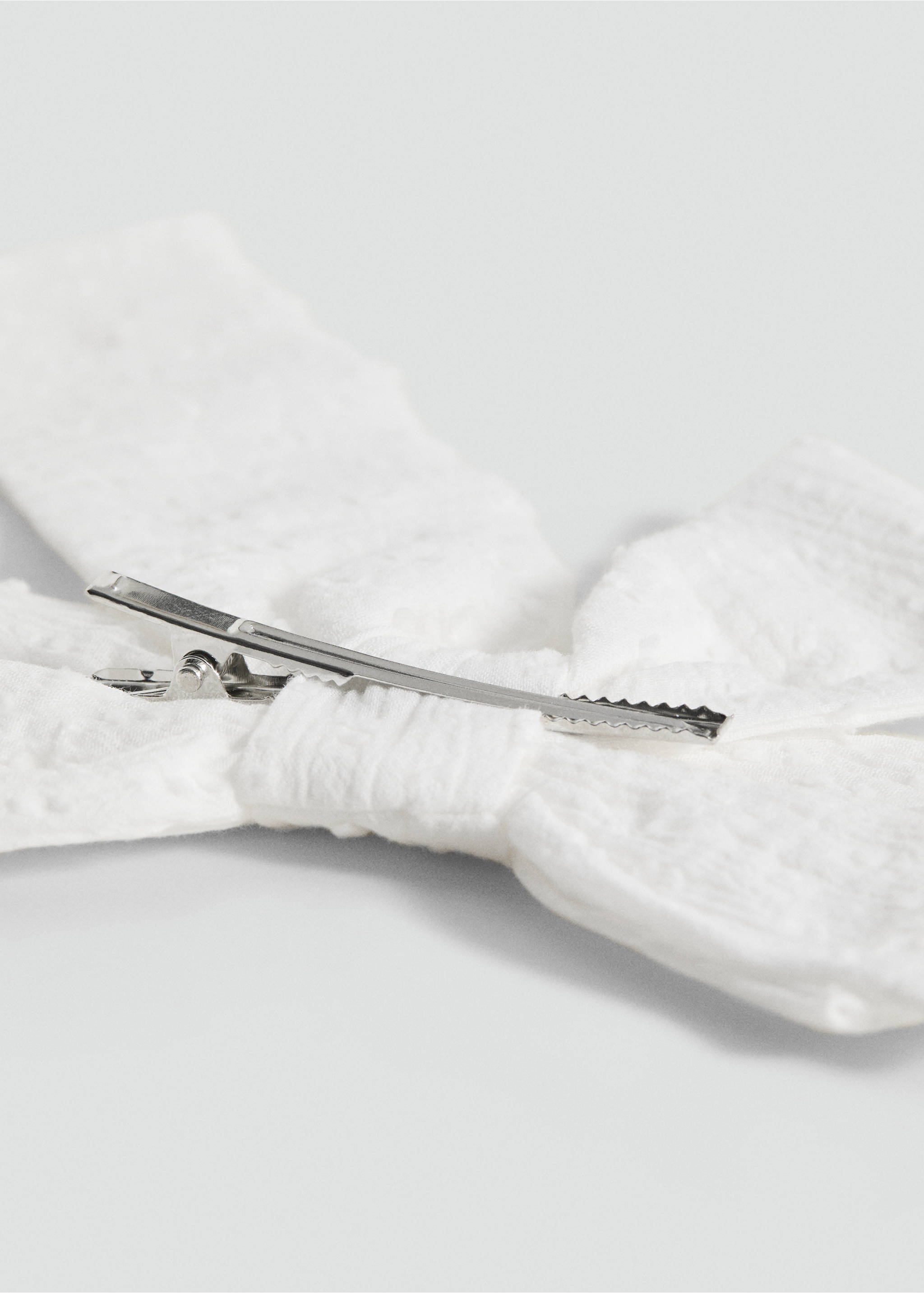 Plumeti bow barrette - Medium plane, White. Ref: 87063639-00.