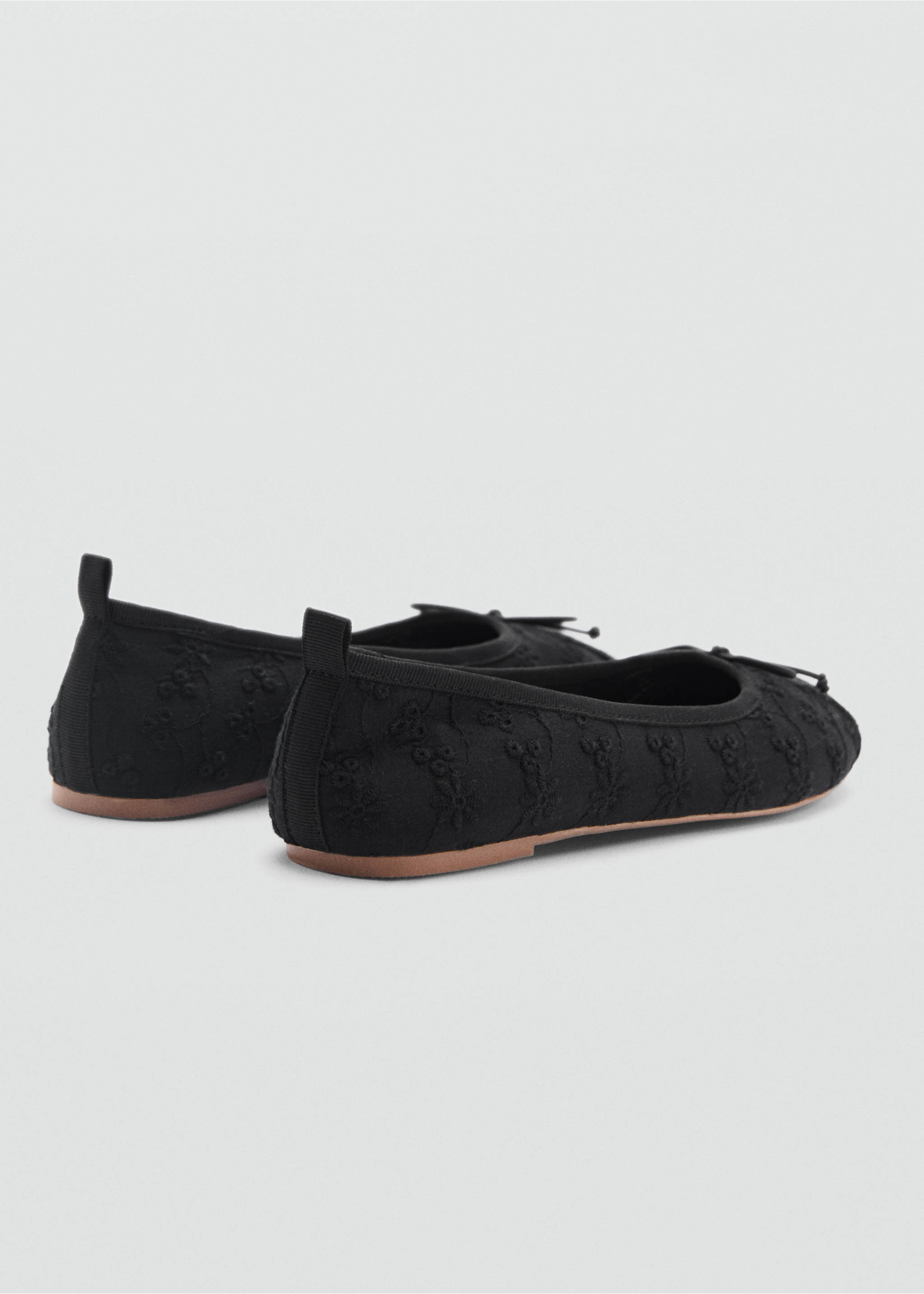 Bestickte Ballerinas mit Schleife - Detail des Artikels 1, Schwarz. Ref: 87063640-00.