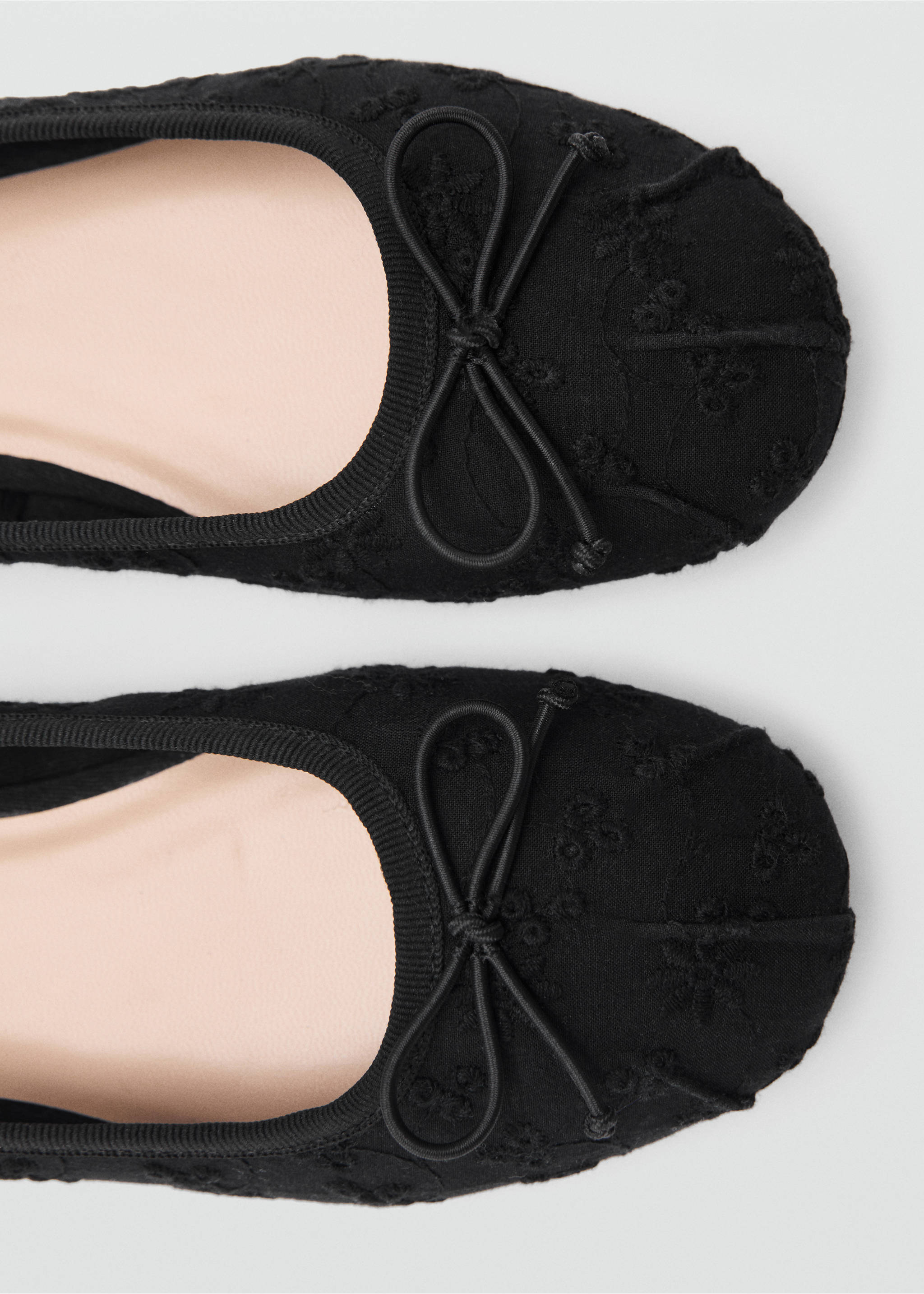 Bestickte Ballerinas mit Schleife - Detail des Artikels 2, Schwarz. Ref: 87063640-00.