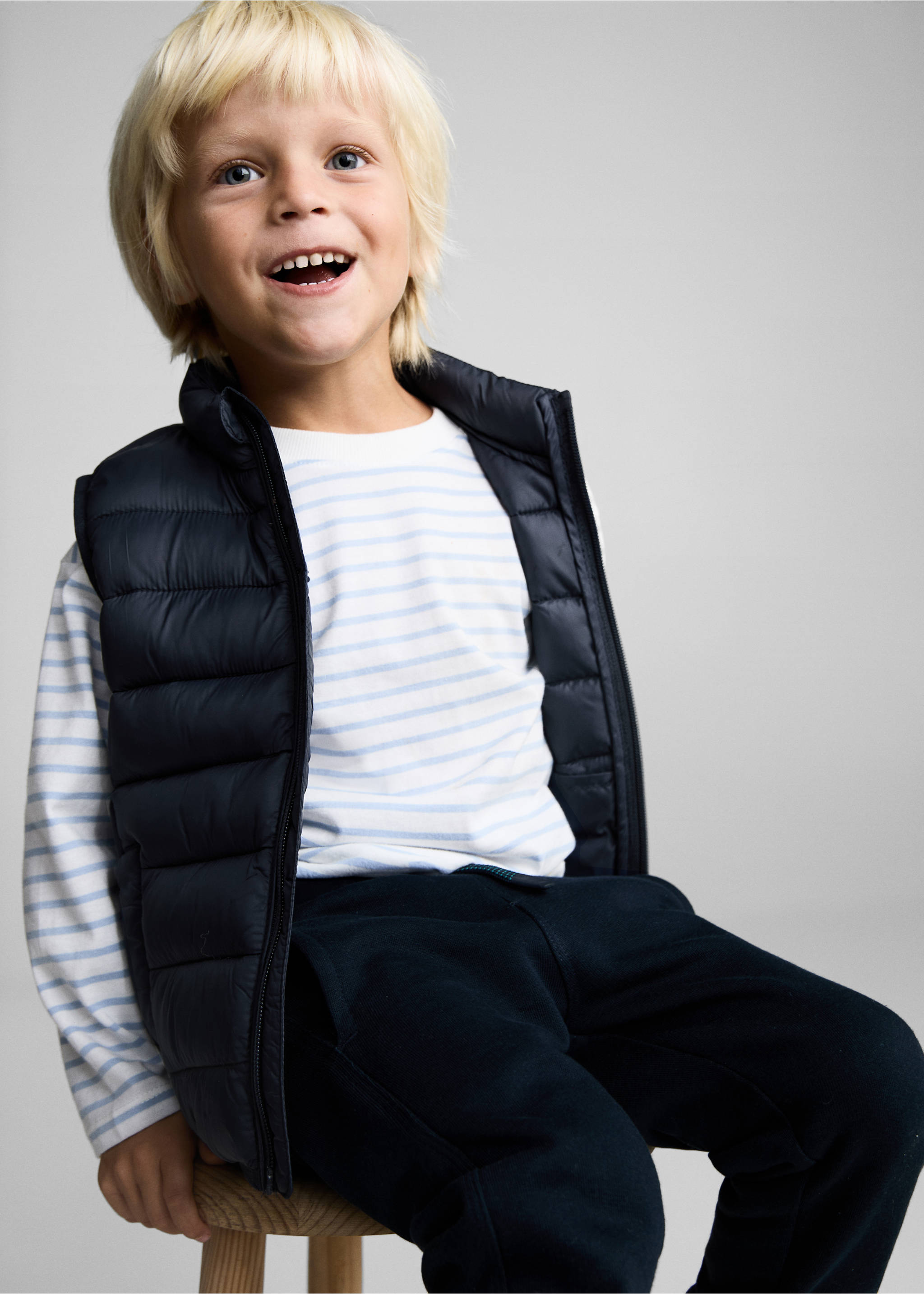 Vestă matlasată - Plan mediu, Bleumarin închis. Ref: 87063651-00.