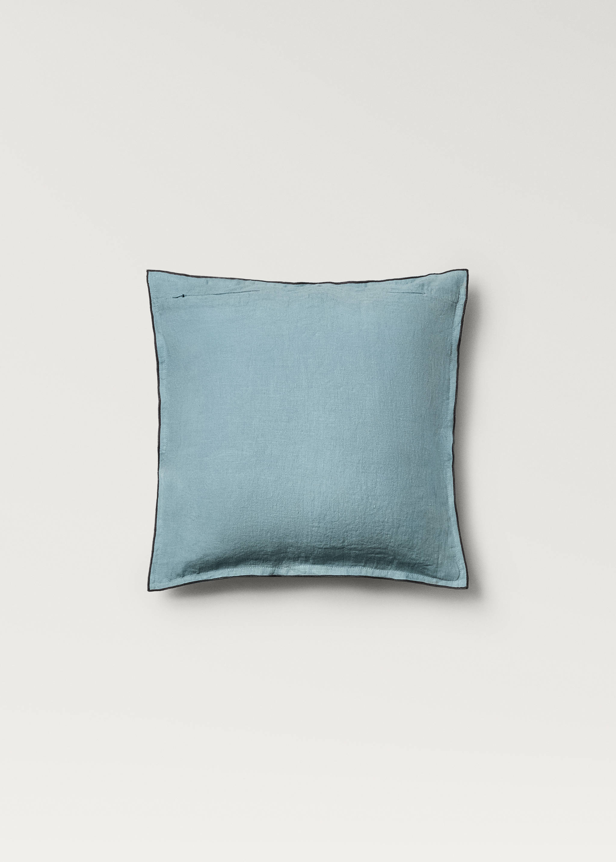 Linen children's cushion cover with embroidered overlock 40x40 cm - Details of the article 1