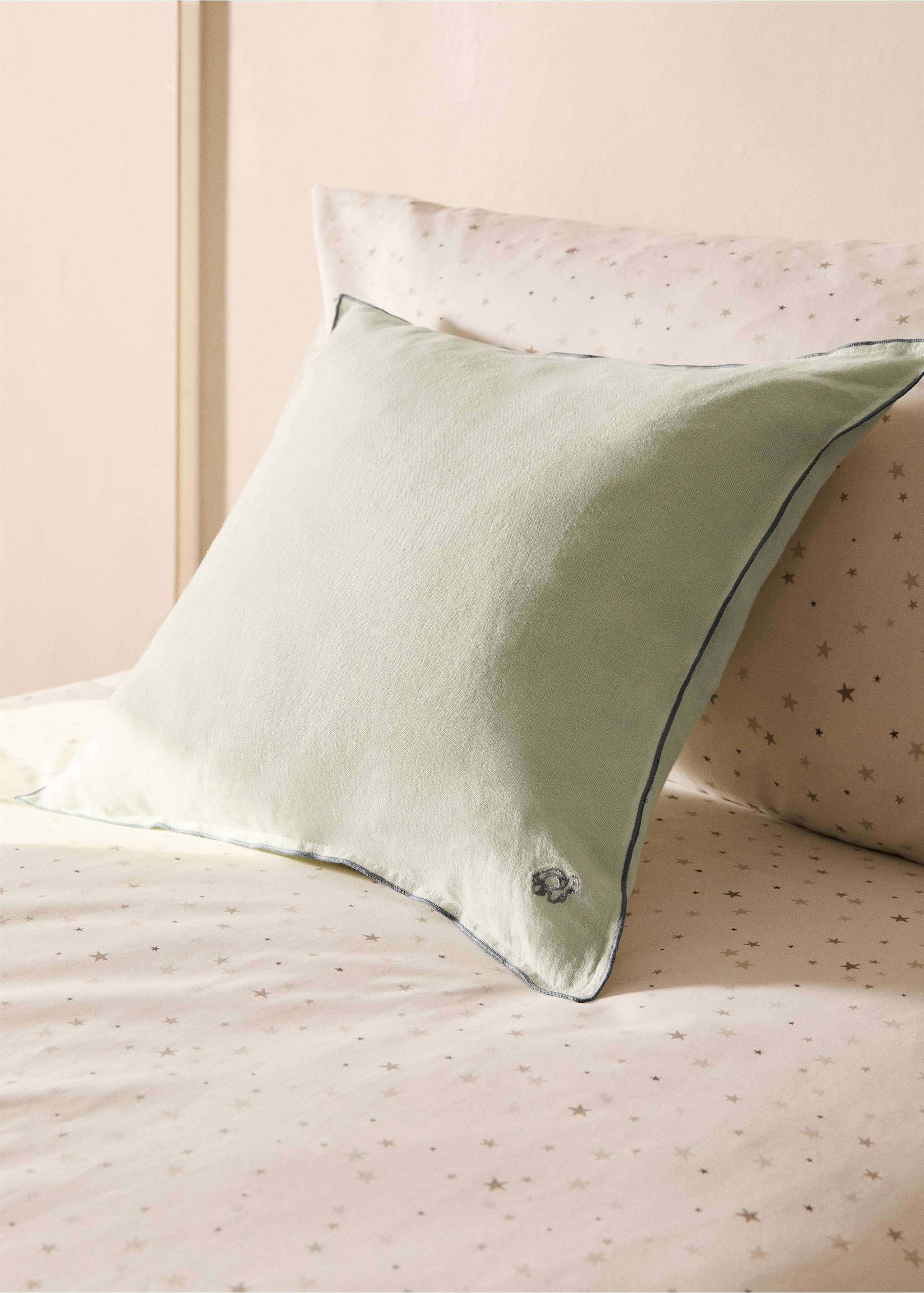 Husă de pernuță din in overlock brodată pentru copii 40x40 cm - Plan general, Verde-aqua. Ref: 87063656-00.