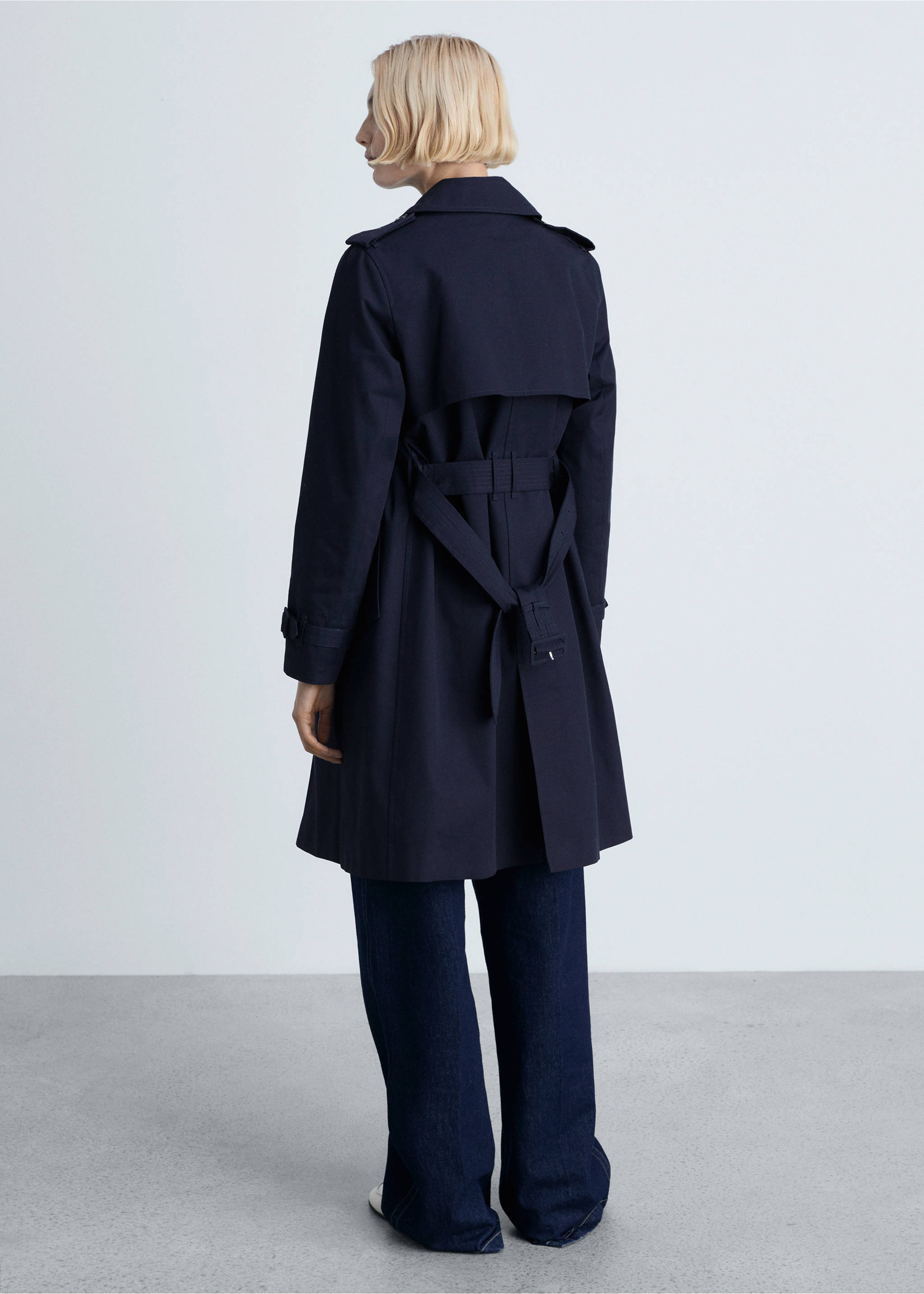 Classic trench coat with belt - Reverse of the article, Dark Navy. Ref: 87064062-00.