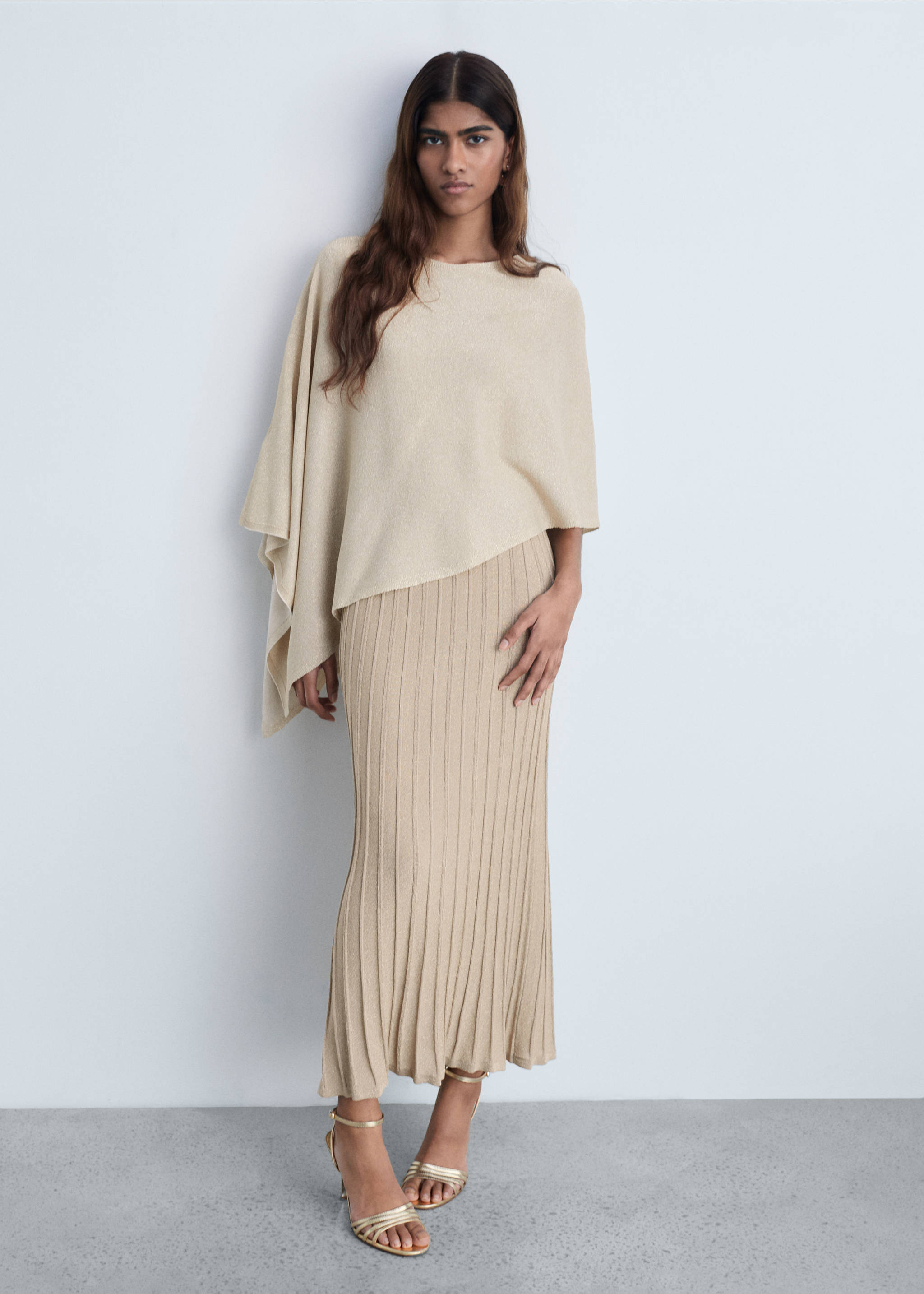 Asymmetrical lurex knitted cape - General plane, Gold. Ref: 87064063-00.