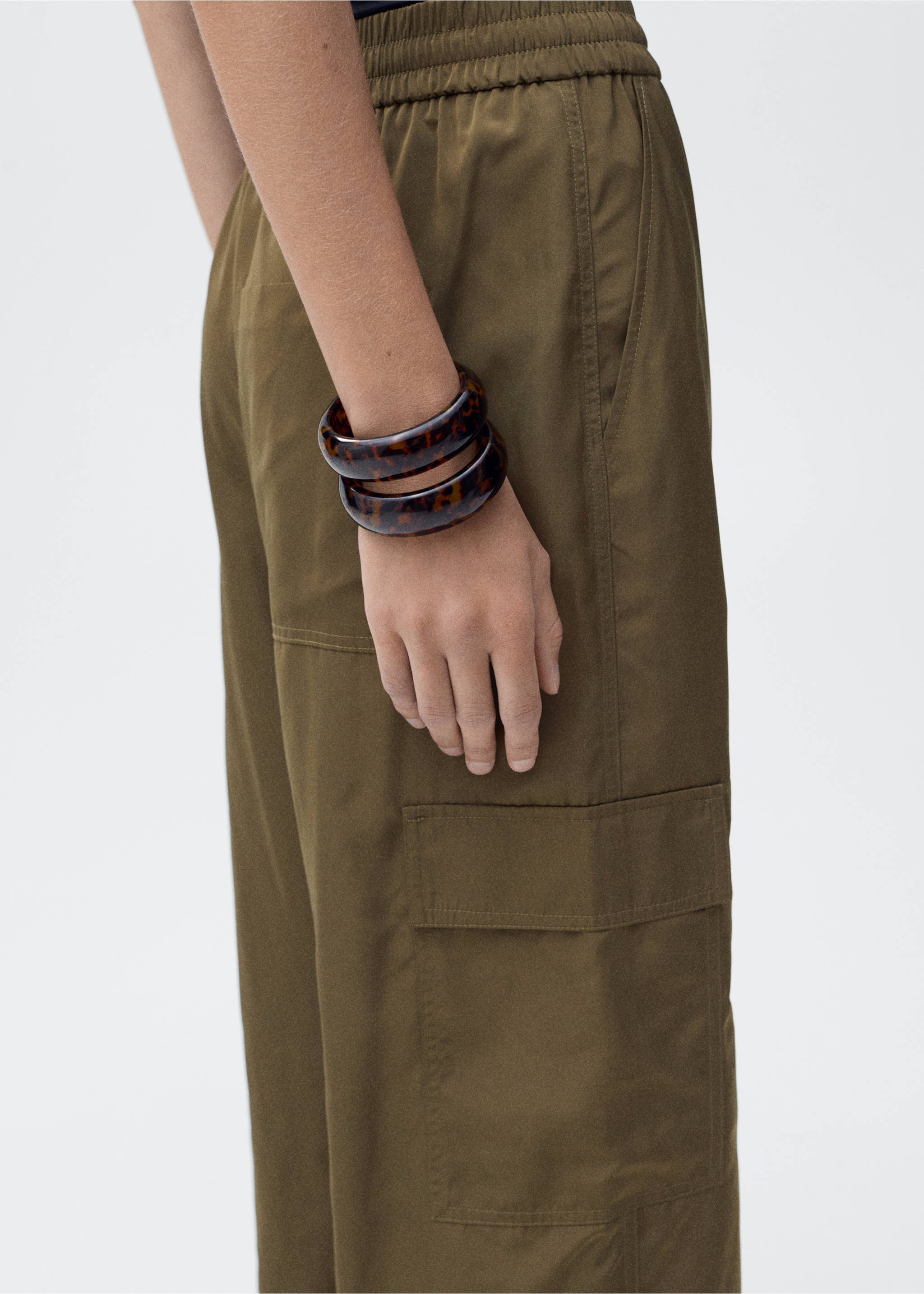 Cargo trousers with adjustable hem - Details of the article 3, Khaki. Ref: 87064069-00.