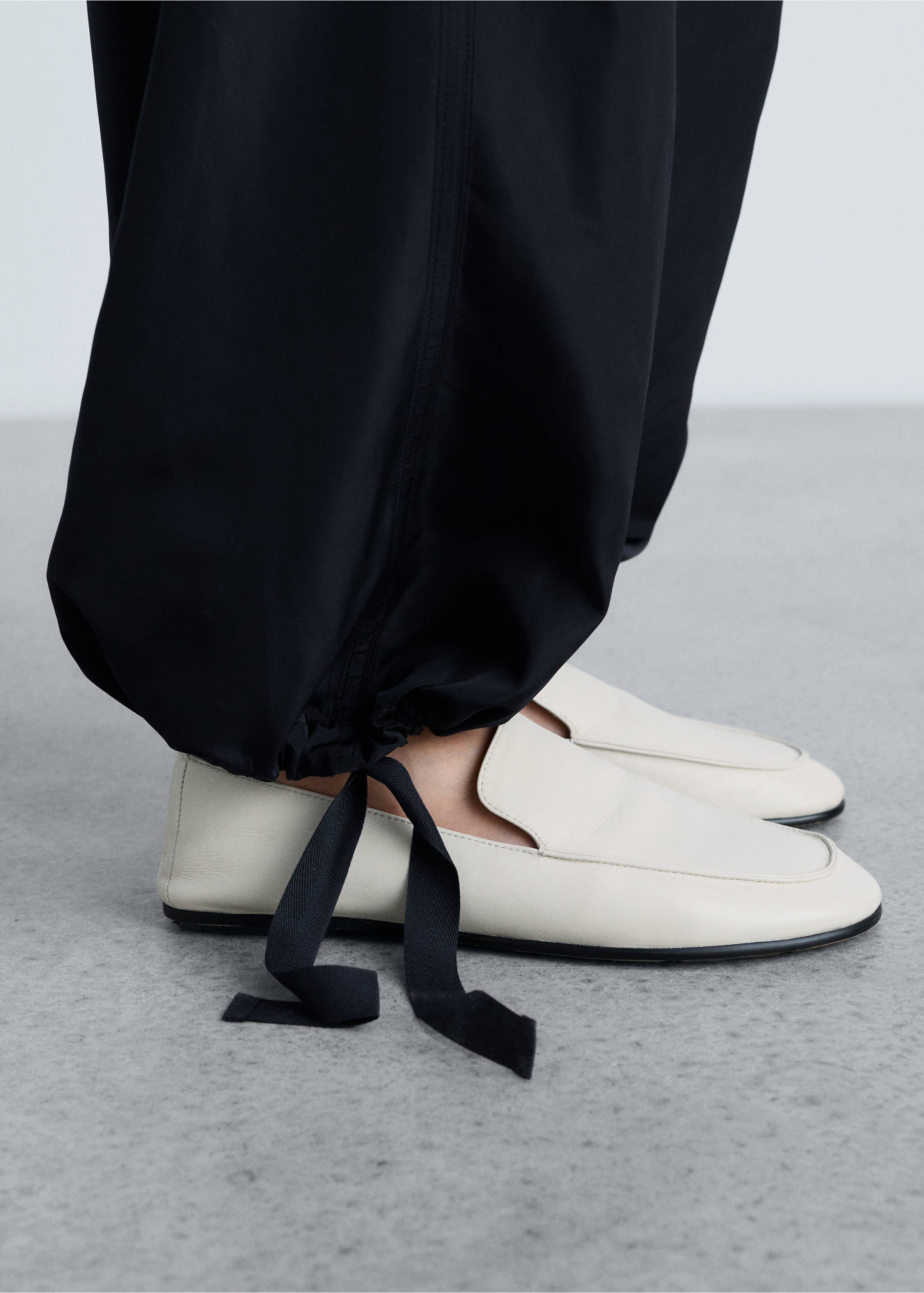 Cargo trousers with adjustable hem - Details of the article 3, Dark Navy. Ref: 87064069-00.