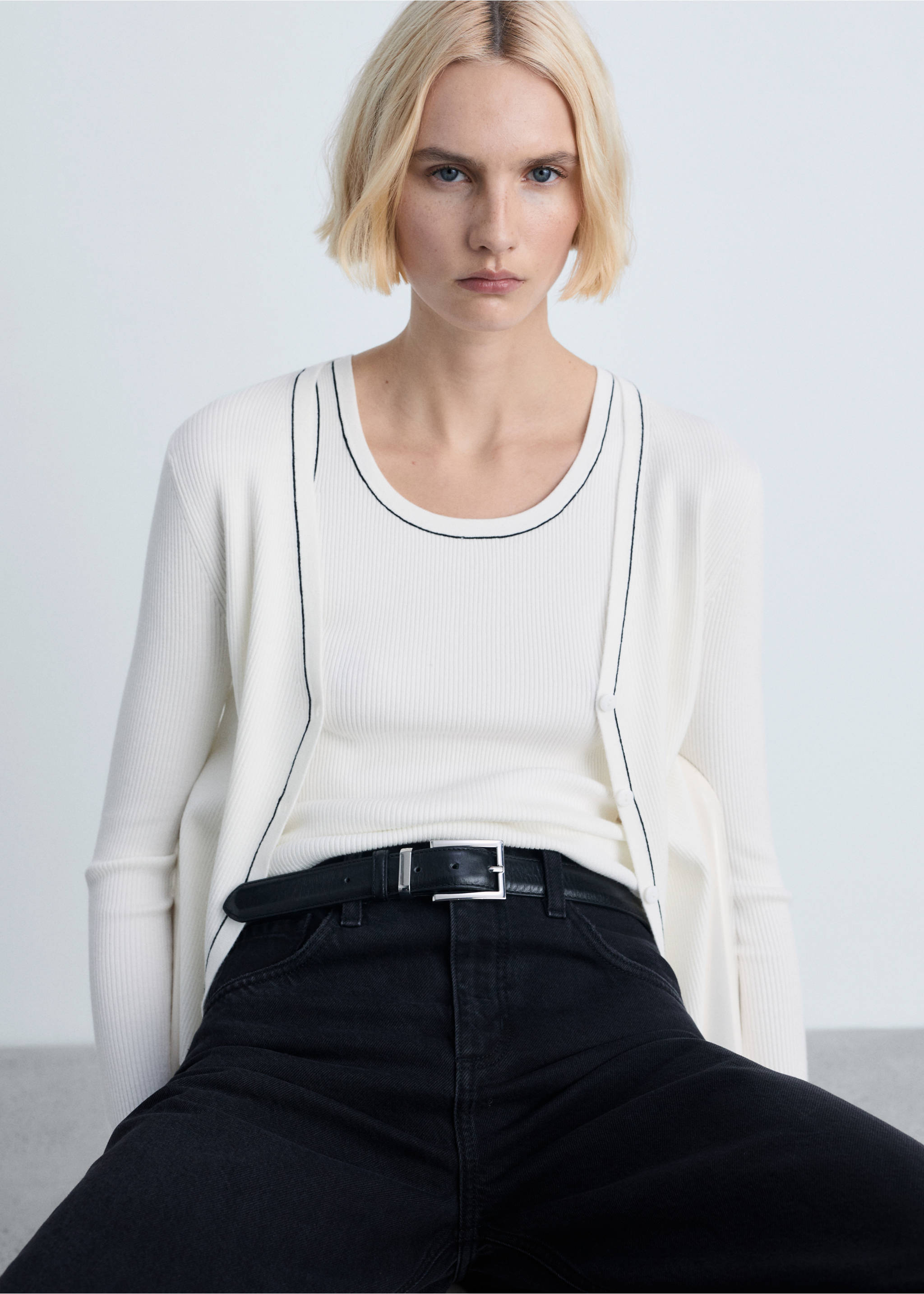 Ribbed top with contrasting trim - Details of the article 2, Ecru. Ref: 87064074-00.