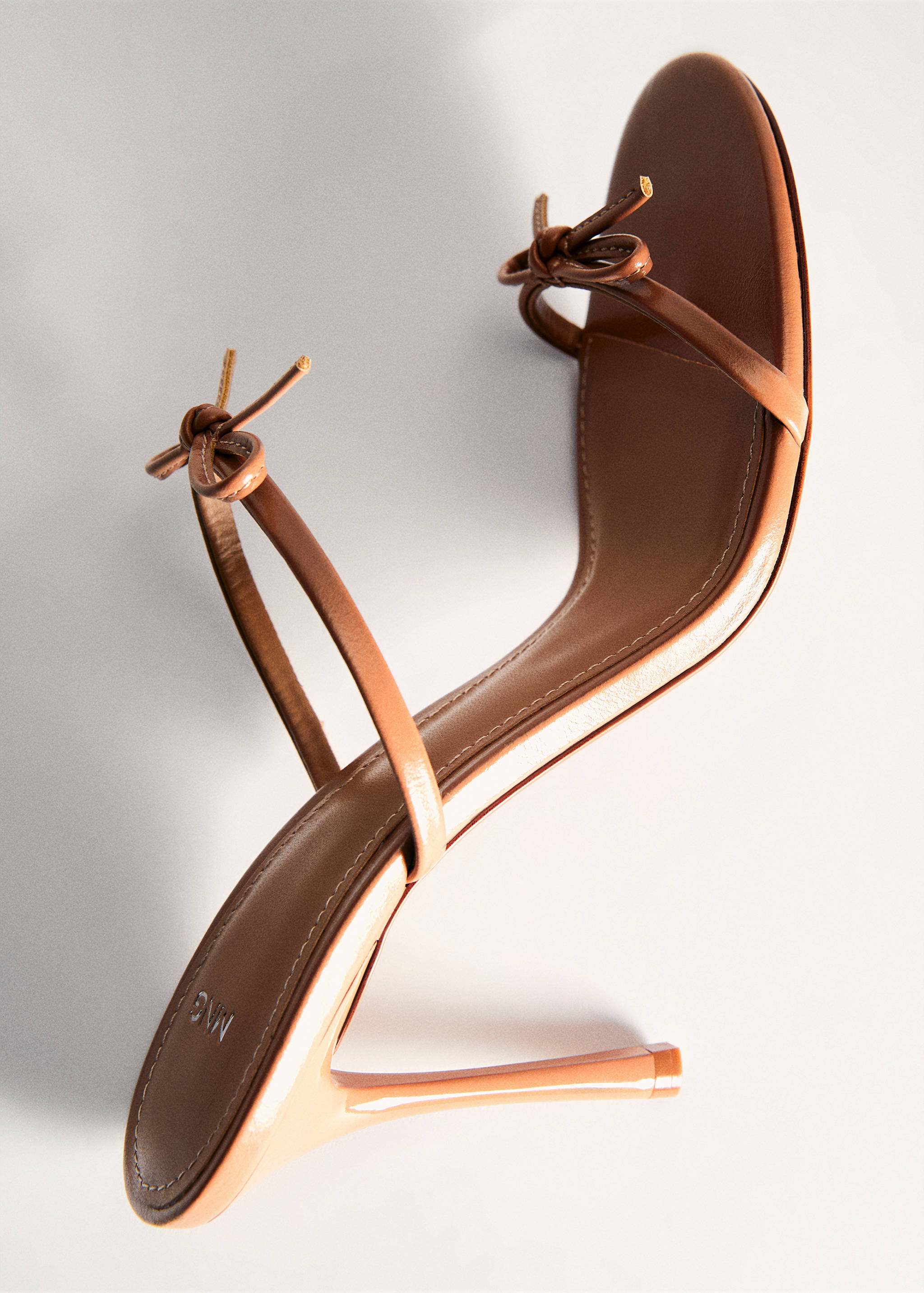 Strappy heeled sandals with bow detail - Details of the article 5