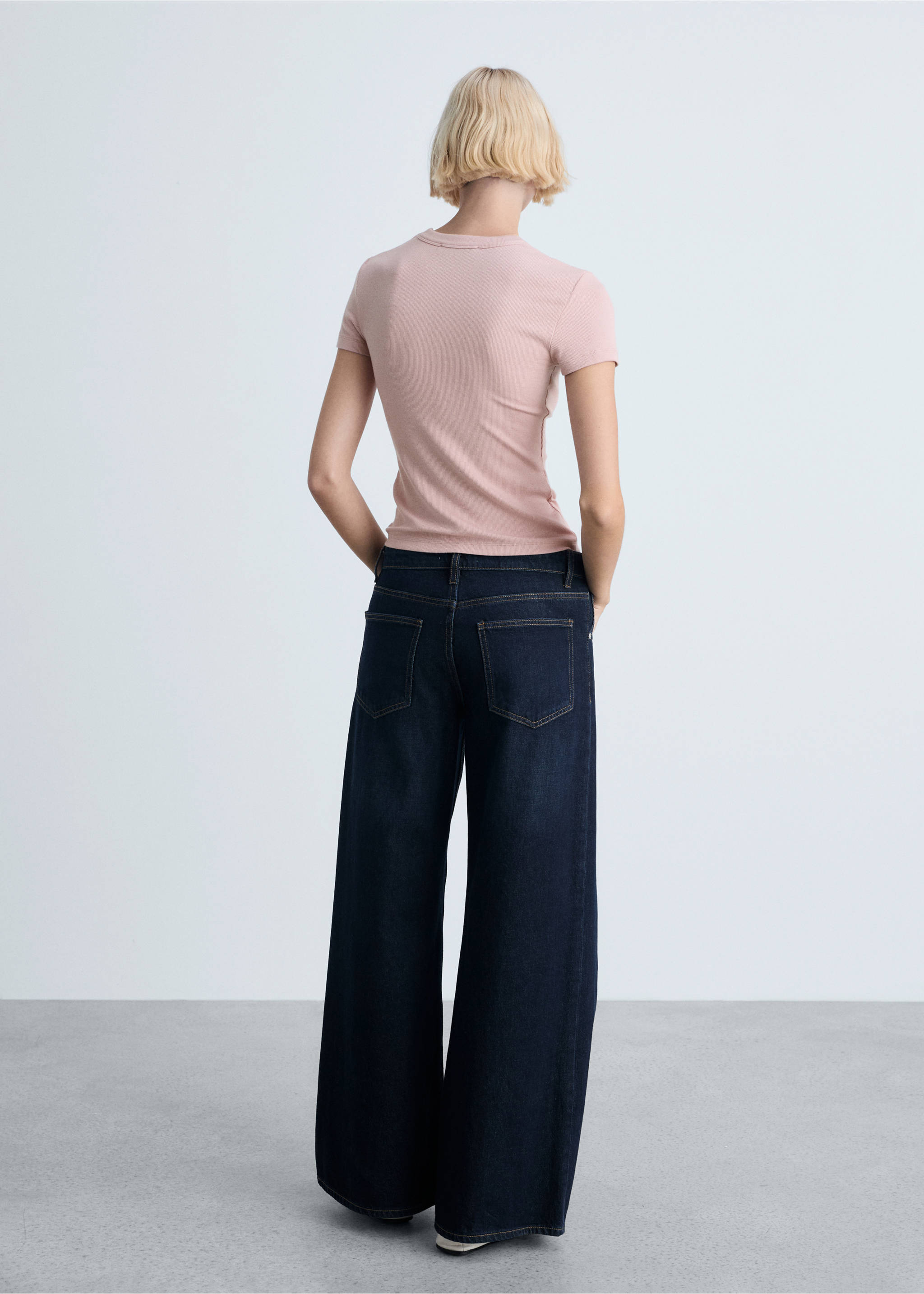 Short-sleeved fitted t-shirt - Reverse of the article, Pastel Pink. Ref: 87064078-00.
