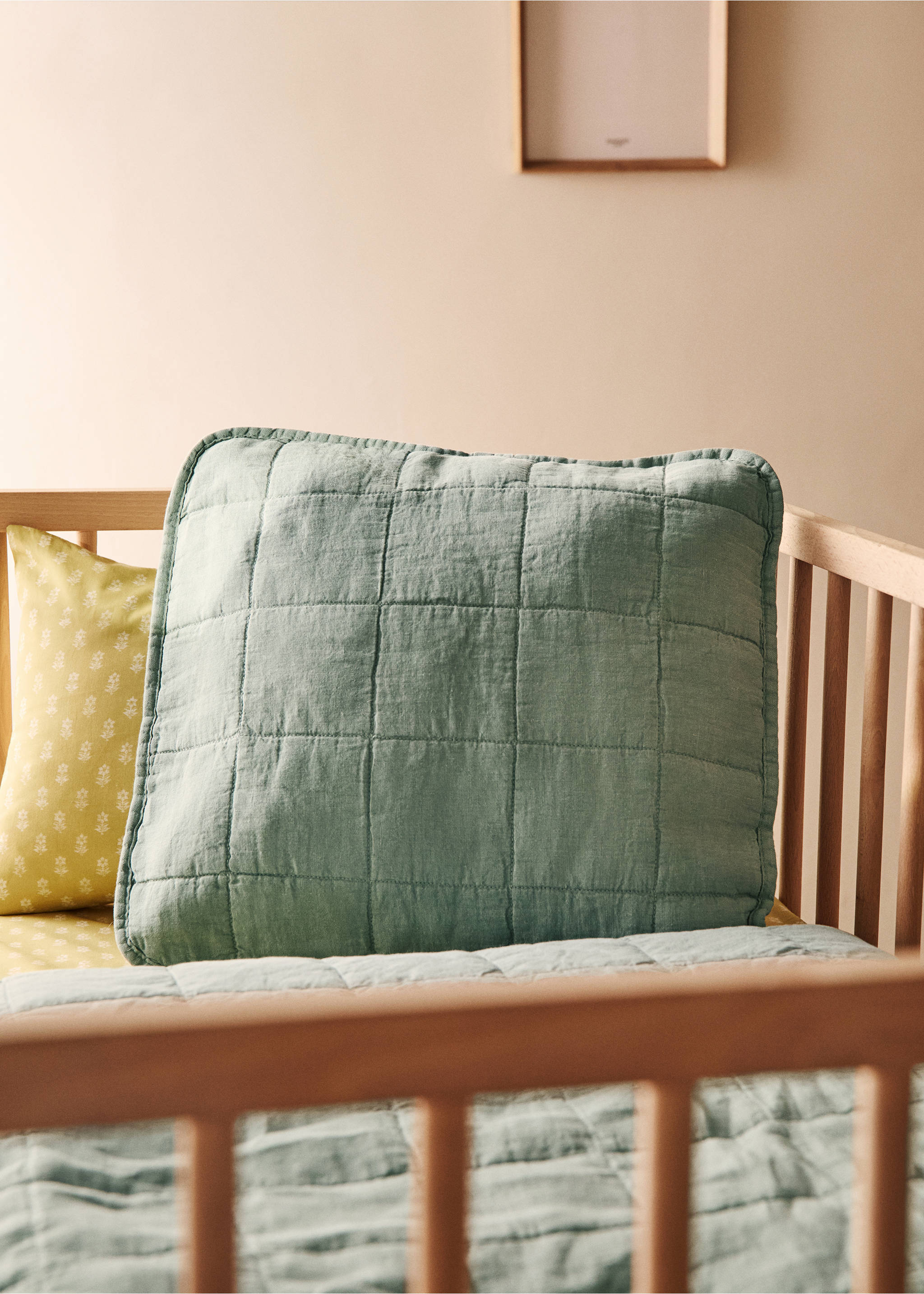 Linen-cotton garment-dyed children's bed cushion cover, 40x40 cm - General plane, Green. Ref: 87064082-00.