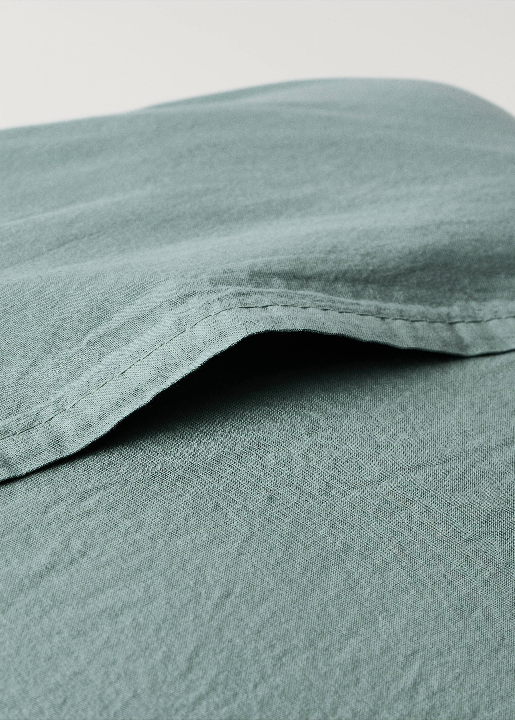 Linen-cotton garment-dyed children's bed cushion cover, 40x40 cm - Details of the article 1, Green. Ref: 87064082-00.