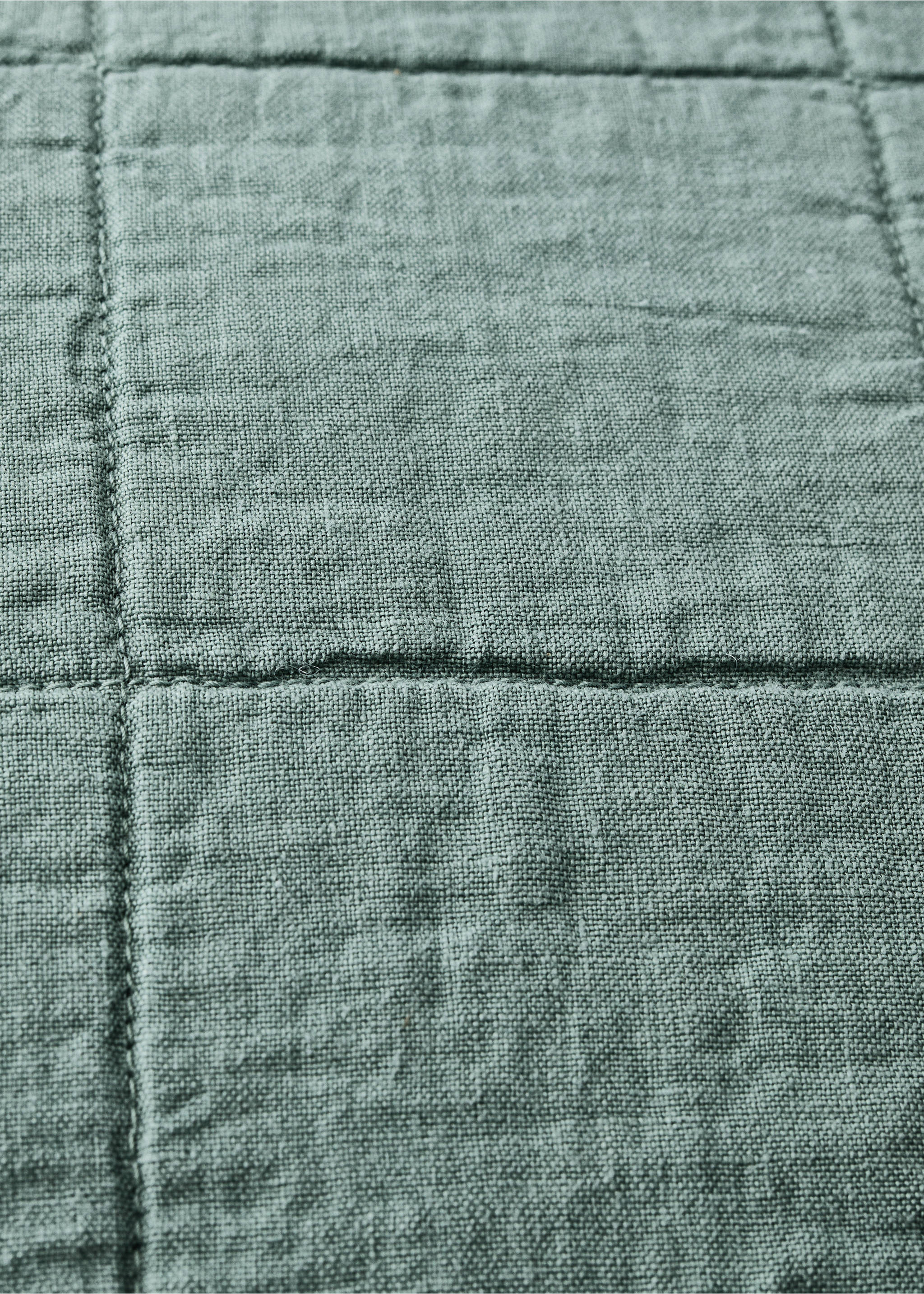 Linen-cotton garment-dyed children's bed cushion cover, 40x40 cm - Details of the article 3, Green. Ref: 87064082-00.