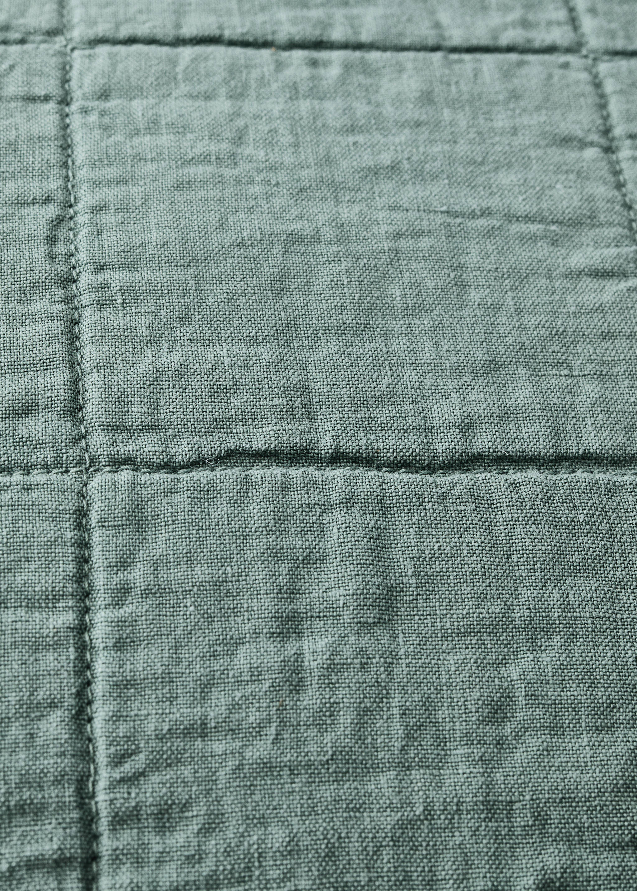 Linen-cotton garment-dyed children's bed cushion cover, 40x40 cm - Details of the article 3