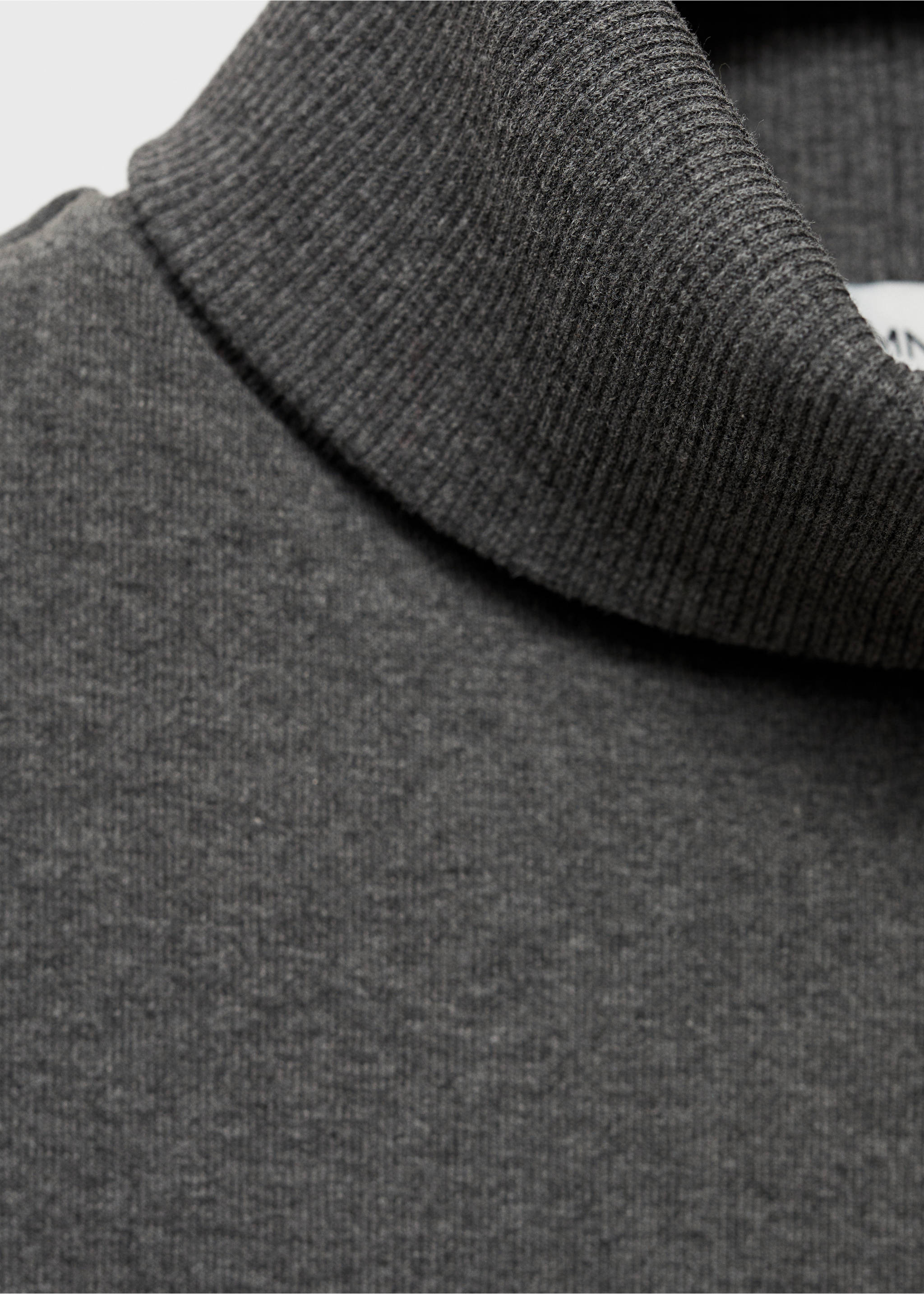 Ärmelloses Top mit Rollkragen - Detail des Artikels 8, Grau. Ref: 87064091-00.