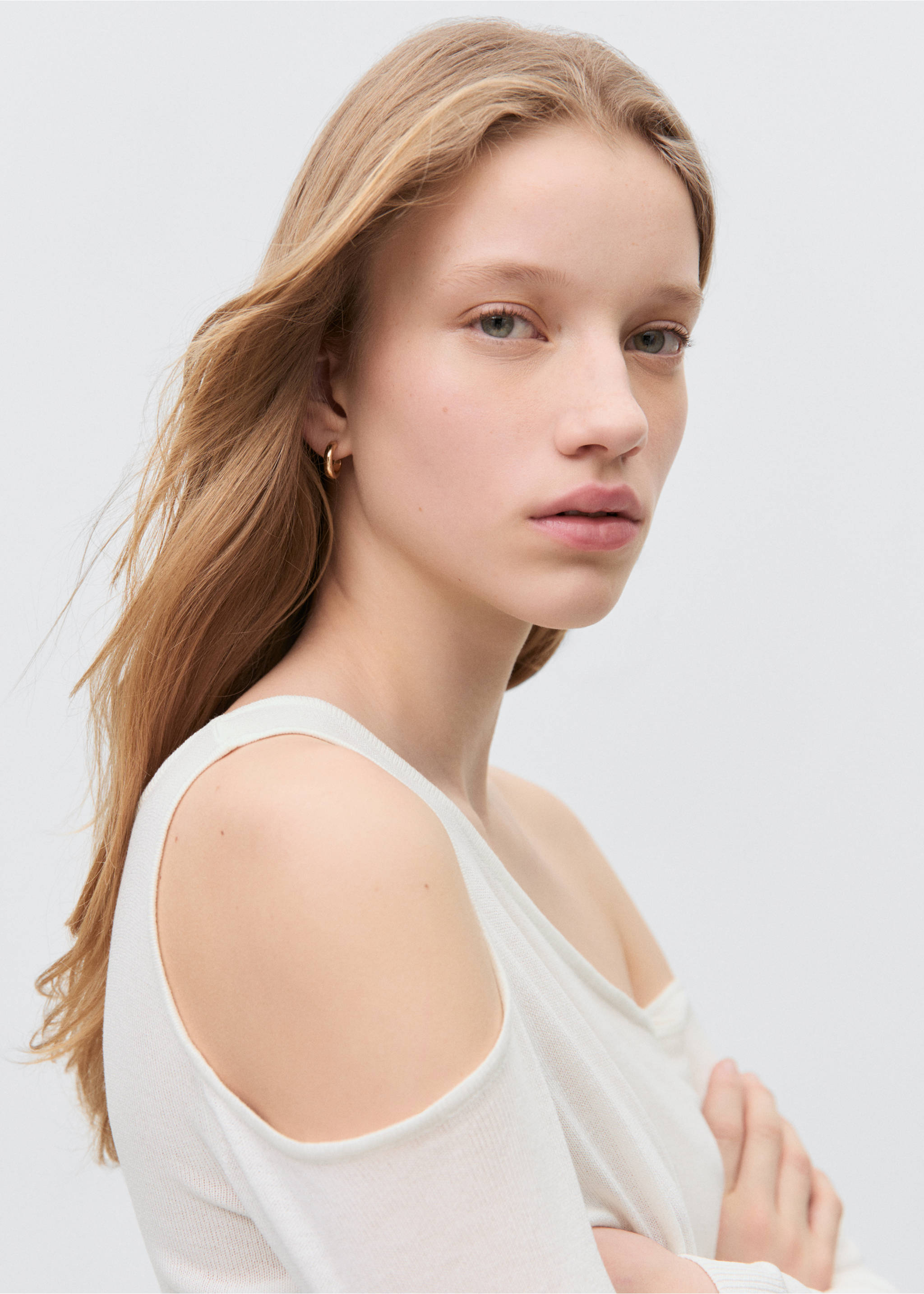 Asymmetrischer Strickpullover - Detail des Artikels 1, Cremeweiß. Ref: 87064395-00.