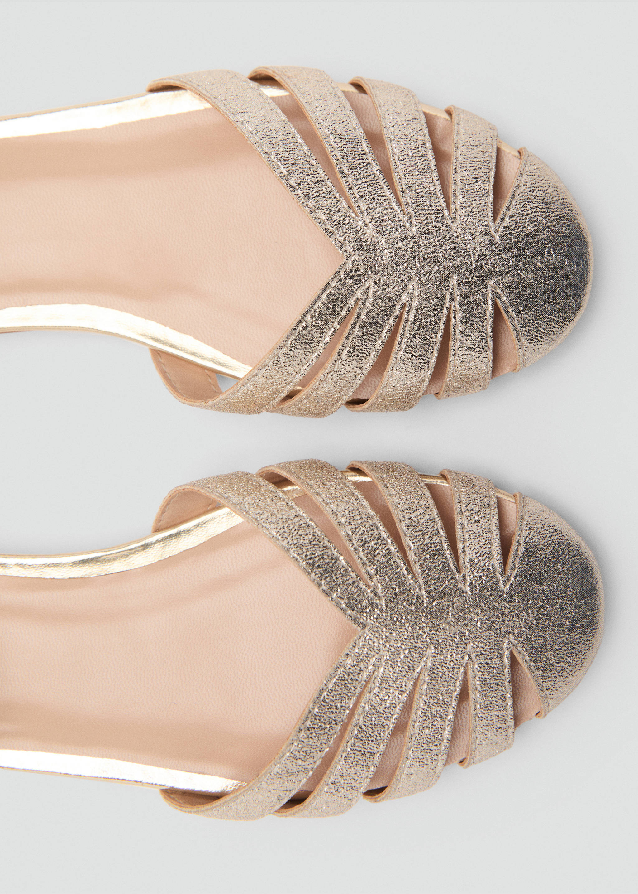 Sandalias tiras - Detalle del artículo 3, Oro. Ref: 87064404-00.