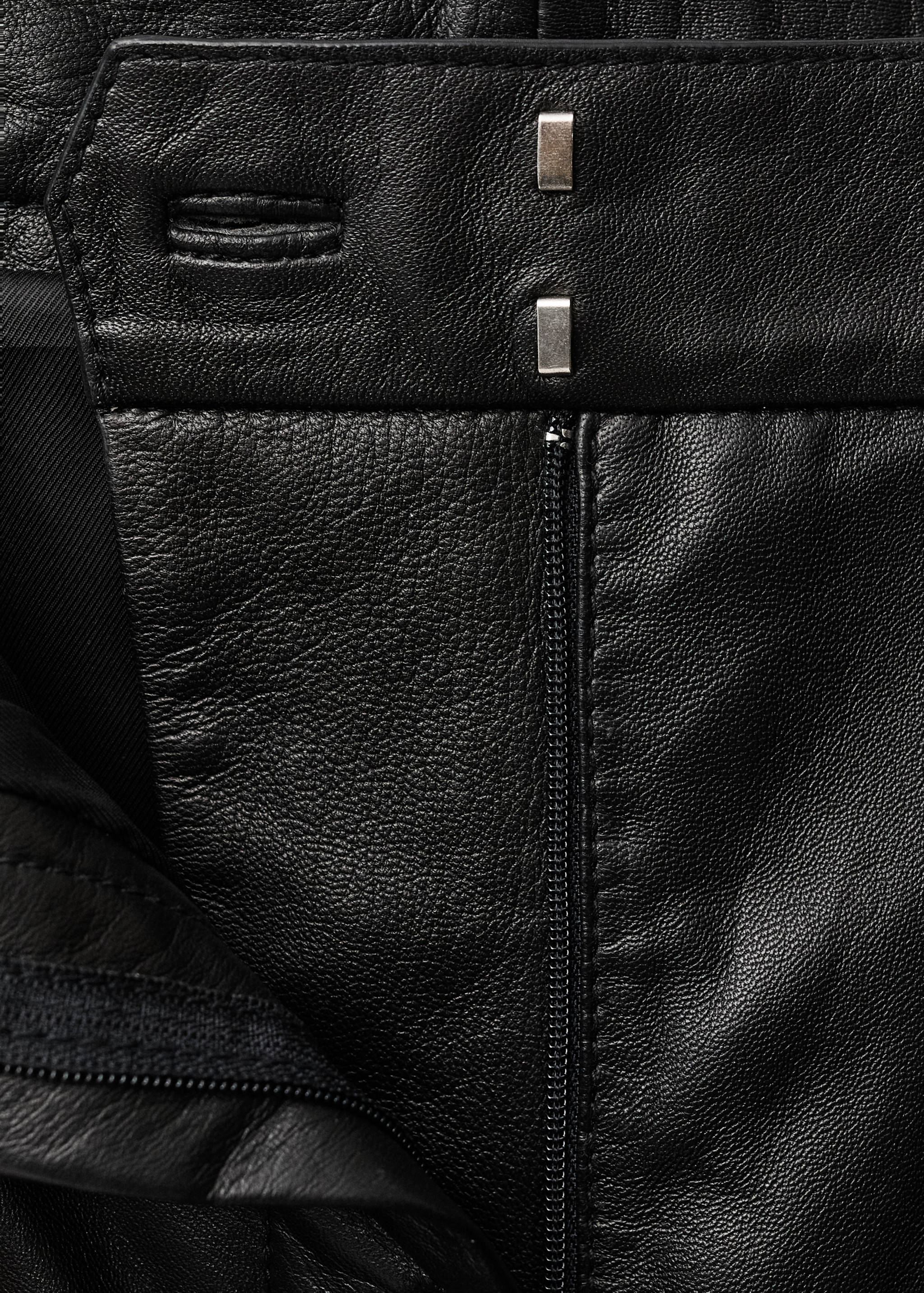 Spodnie skórzane o prostym kroju z zakładkami - Szczegóły artykułu 0