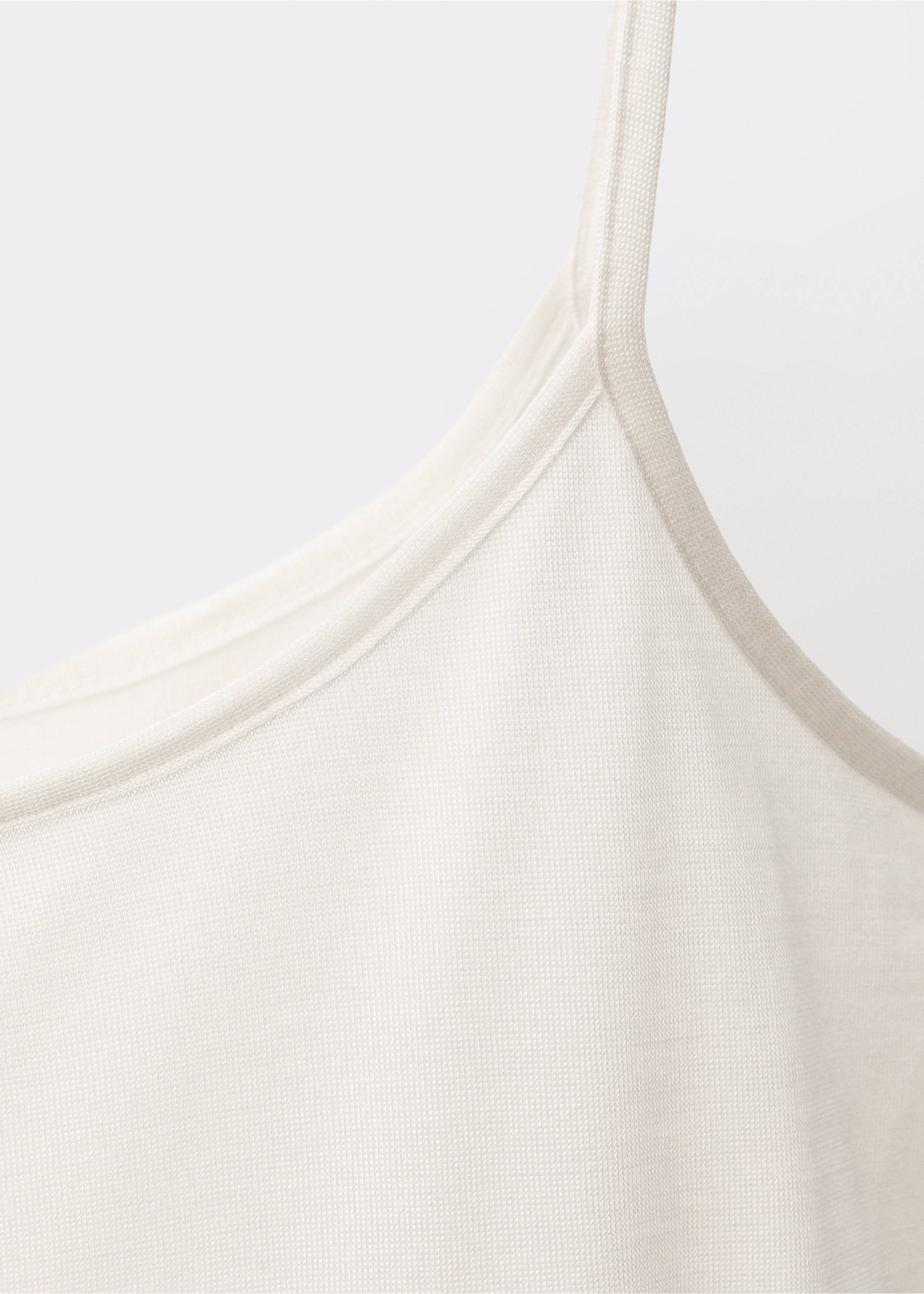 Top na cienkich ramiączkach z jedwabiu - Szczegóły artykułu 8, Złamana biel. Ref: 87064420-00.