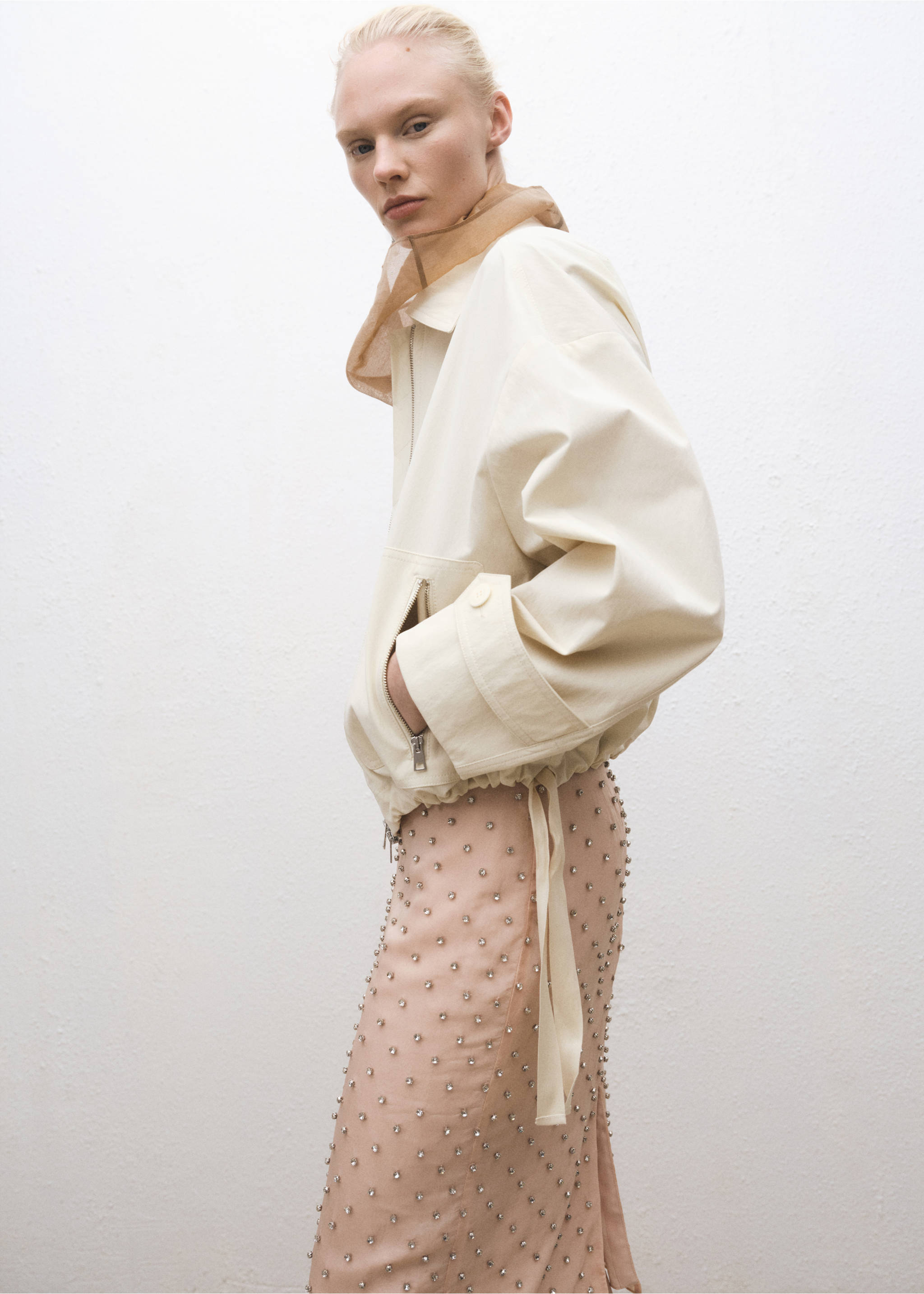 Bomber jacket with adjustable hem - Details of the article 6, Ecru. Ref: 87064424-00.