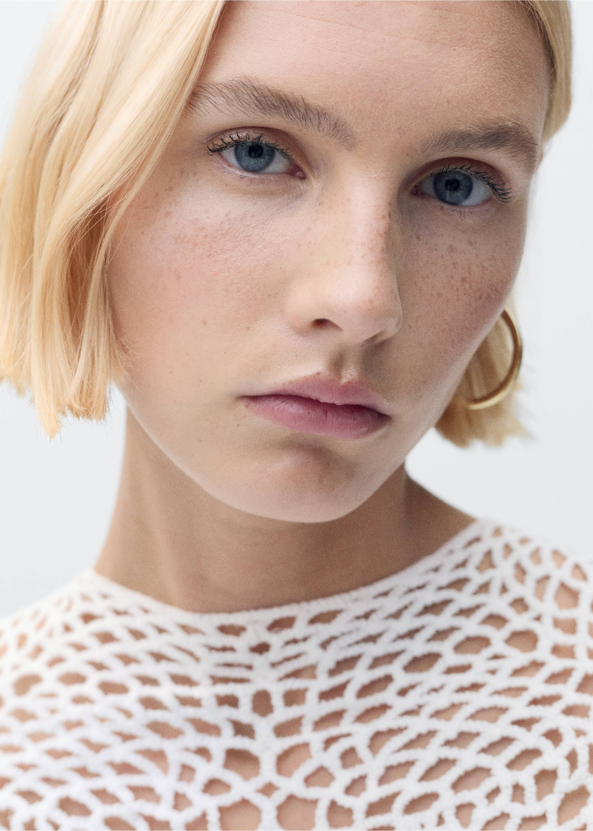 Crochet panel blouse - Details of the article 1, Off White. Ref: 87064776-00.