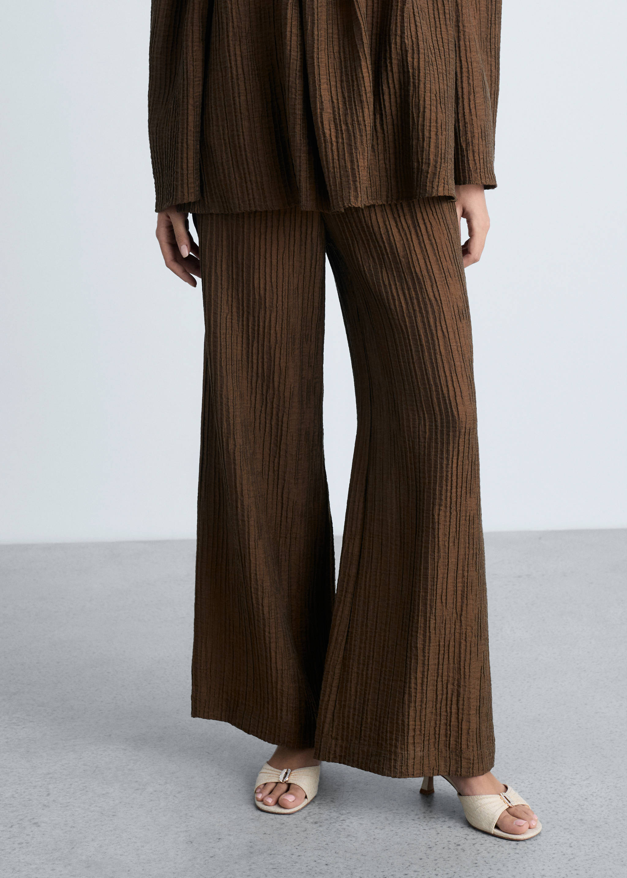 Straight textured trousers - Medium plane