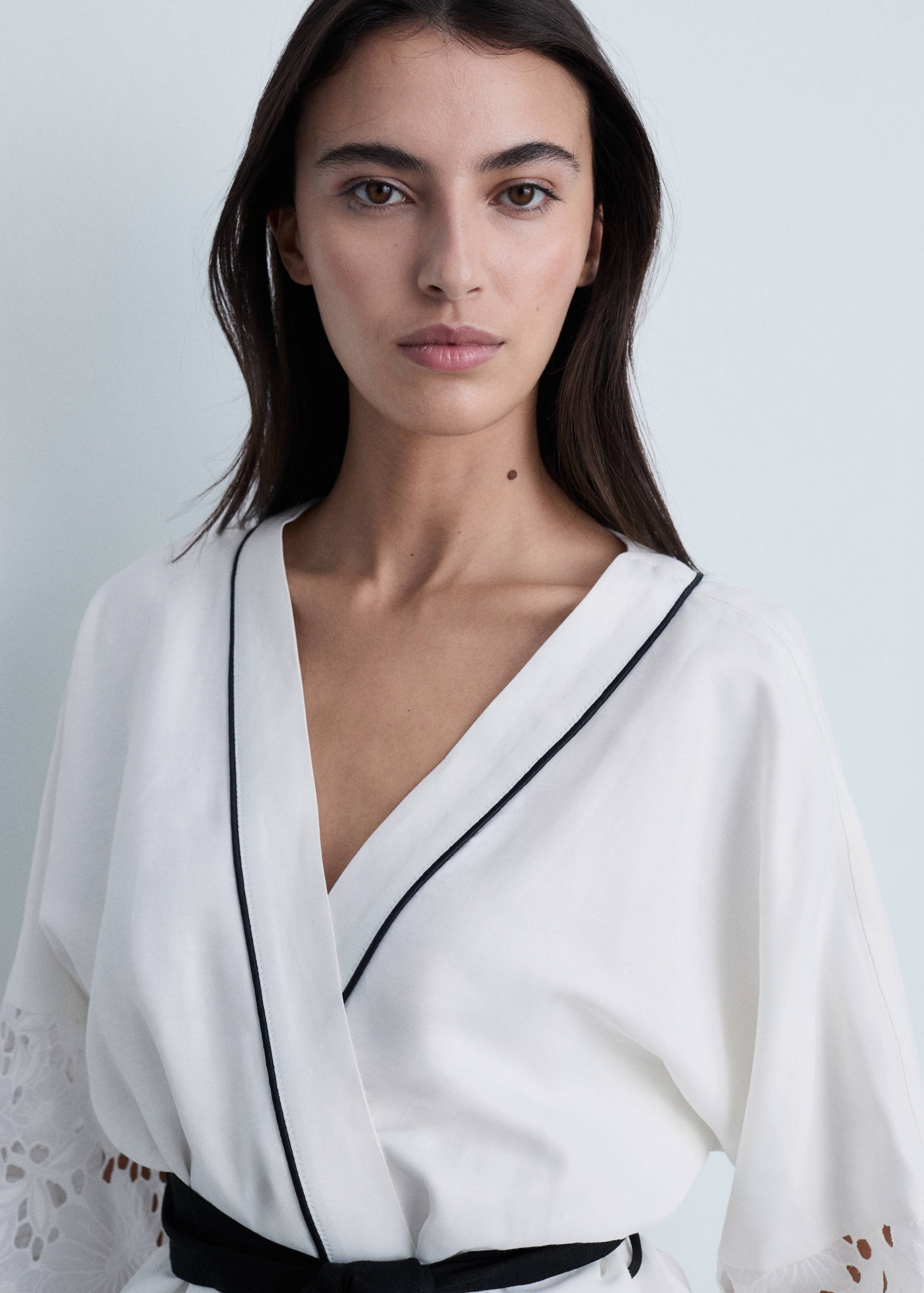 Caftan en lin mélangé avec détails ajourés - Détail de l'article 1