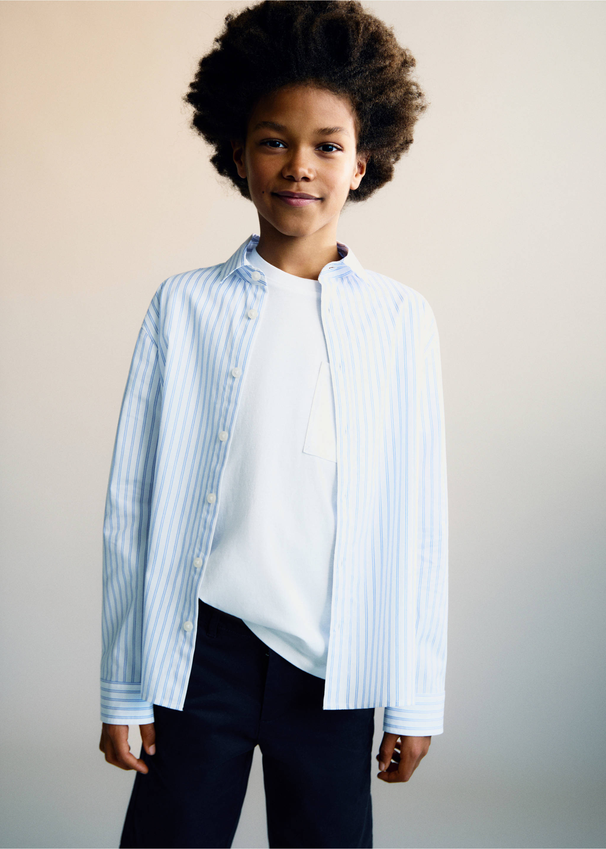 Gestreiftes Baumwollhemd - Mittlere Ansicht, Weiß. Ref: 87064791-00.