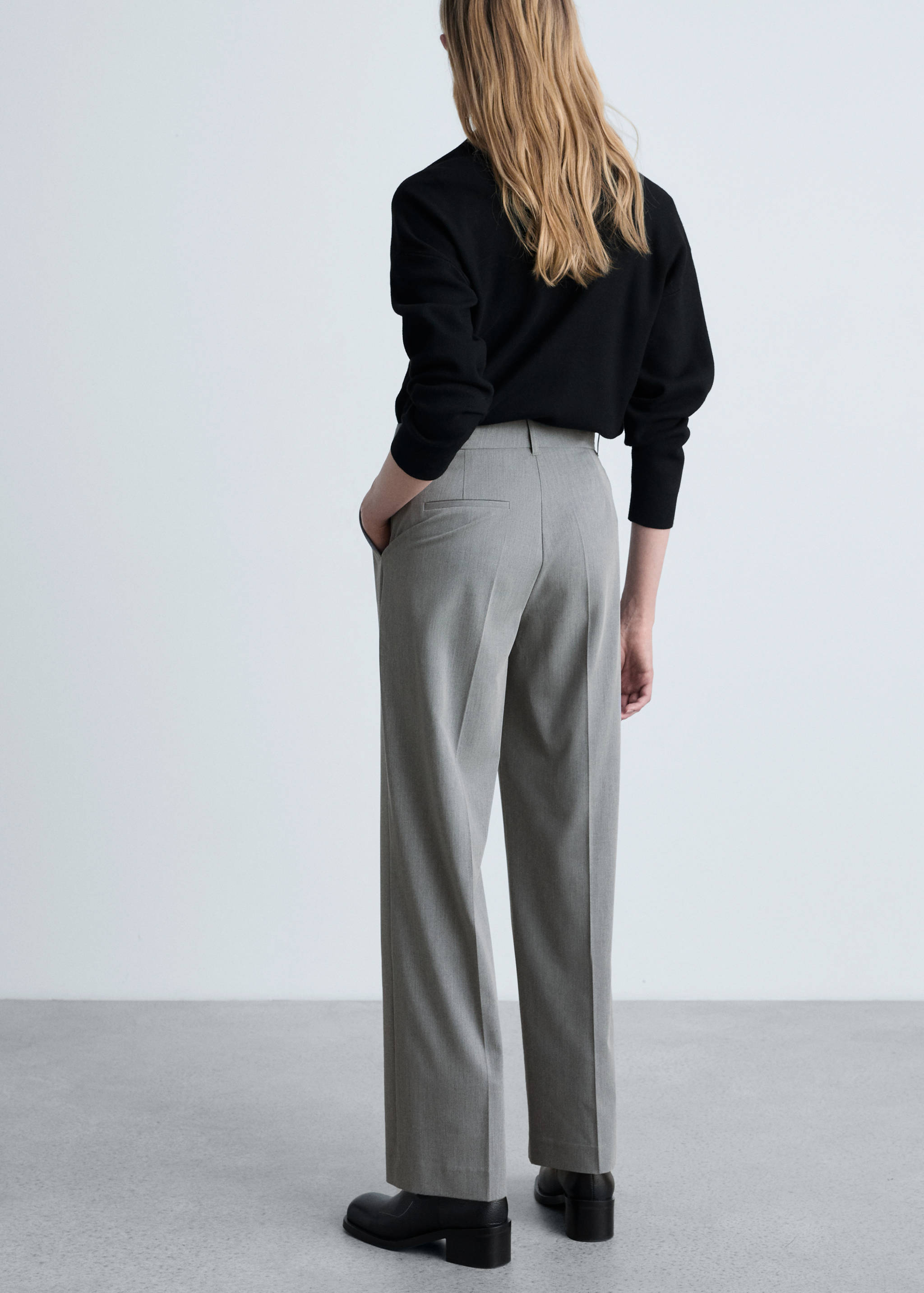 Straight mid-rise pants - Reverse of the article