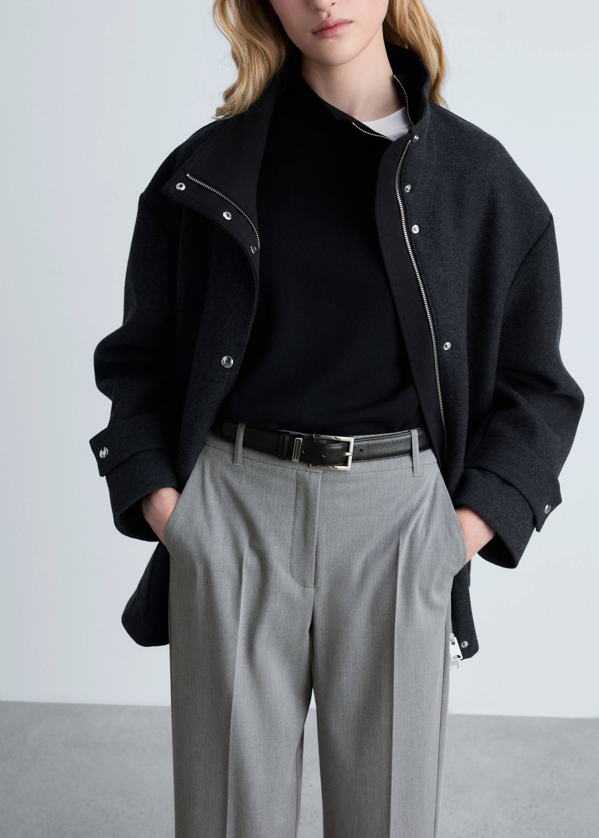 Straight mid-rise pants - Details of the article 1