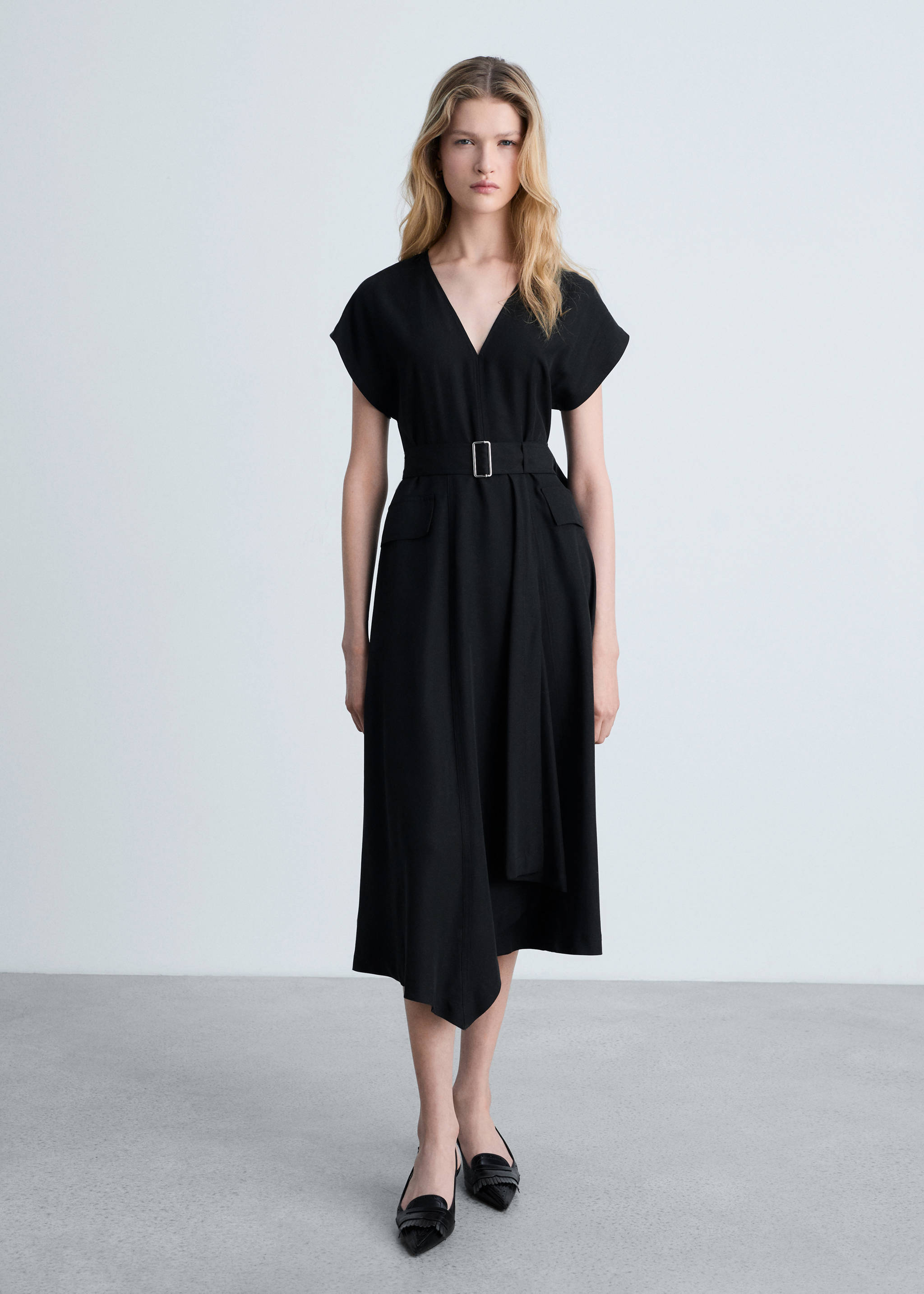 Asymmetrical dress with belt - General plane
