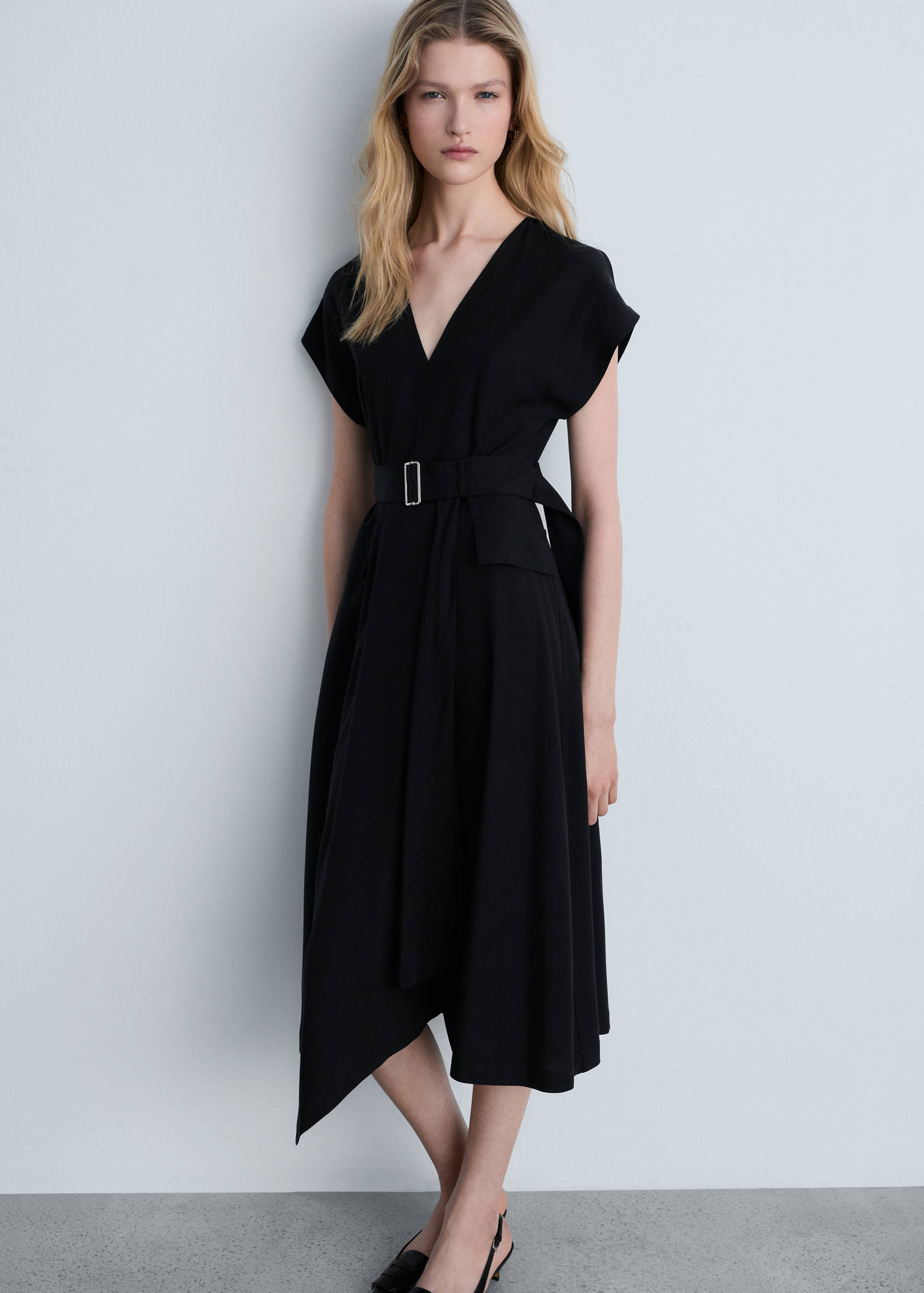 Asymmetrical dress with belt - Medium plane