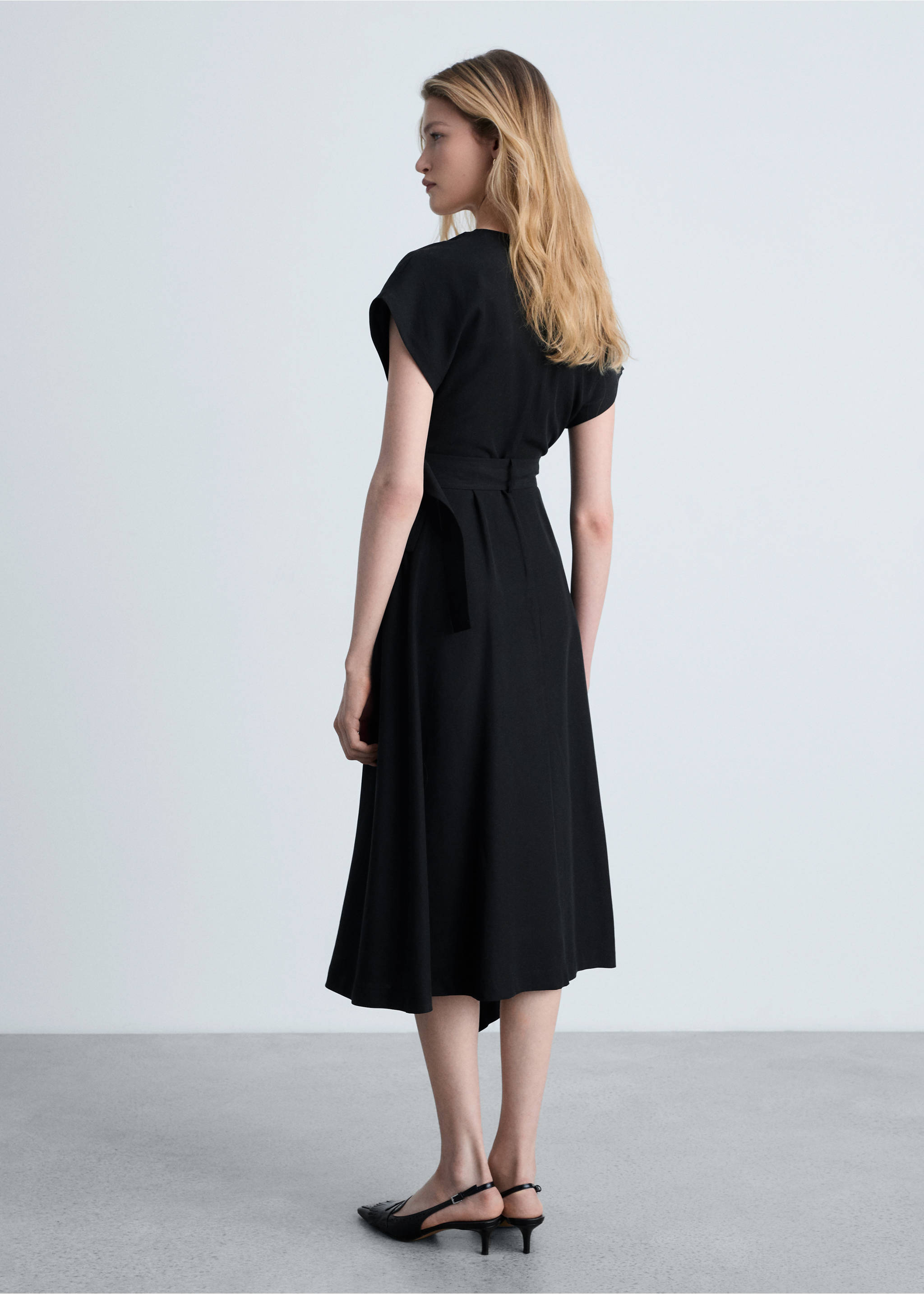 Asymmetrical dress with belt - Reverse of the article, Black. Ref: 87064801-00.