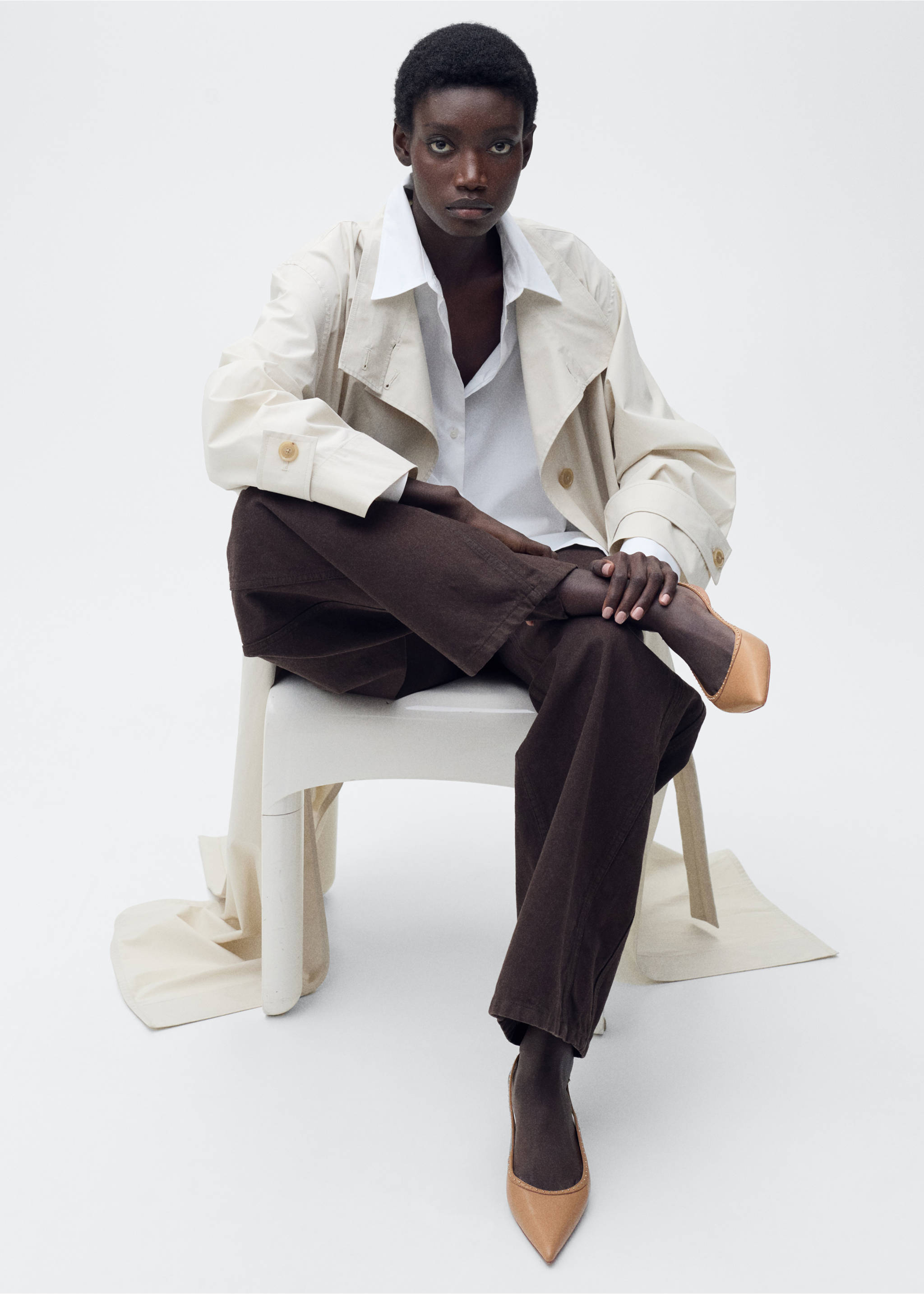 Zapato kitten detalle tachuelas - Detalle del artículo 9, Marrón medio. Ref: 87065138-00.