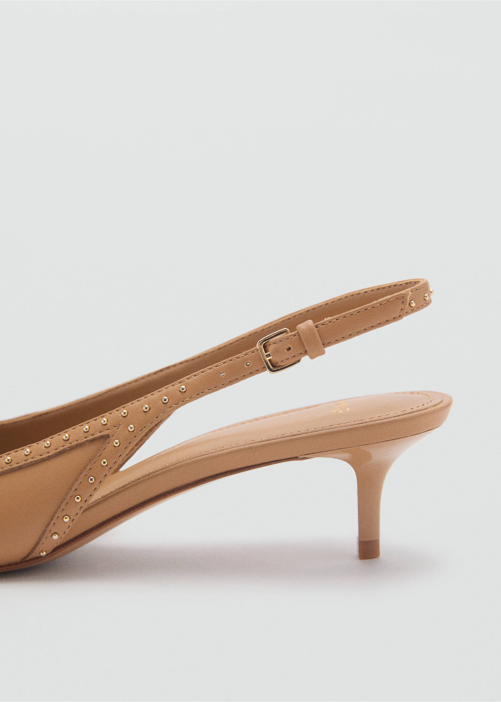 Zapato kitten detalle tachuelas - Detalle del artículo 2, Marrón medio. Ref: 87065138-00.