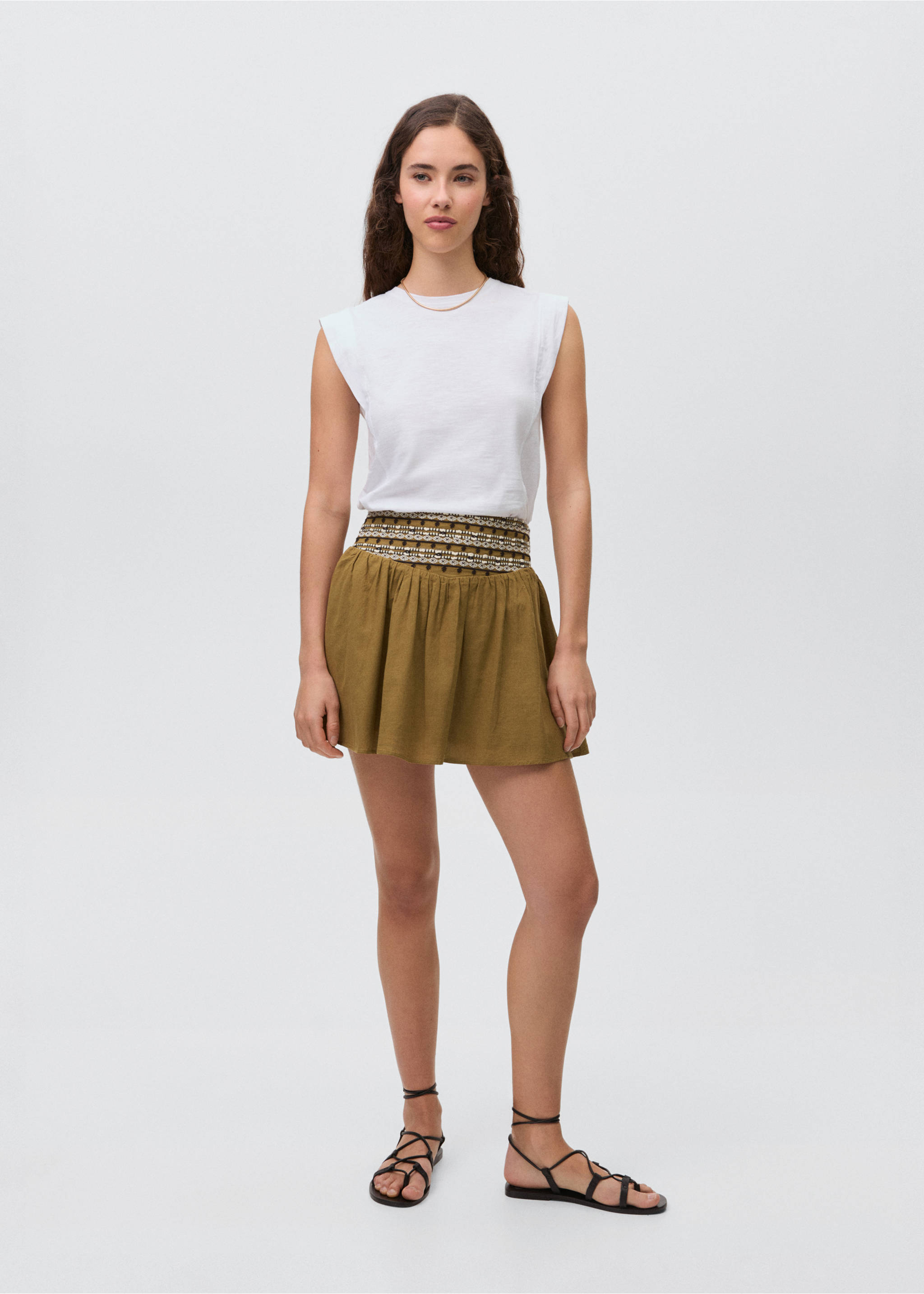 Short skirt with embroidered waist - General plane, Olive Green. Ref: 87065726-00.