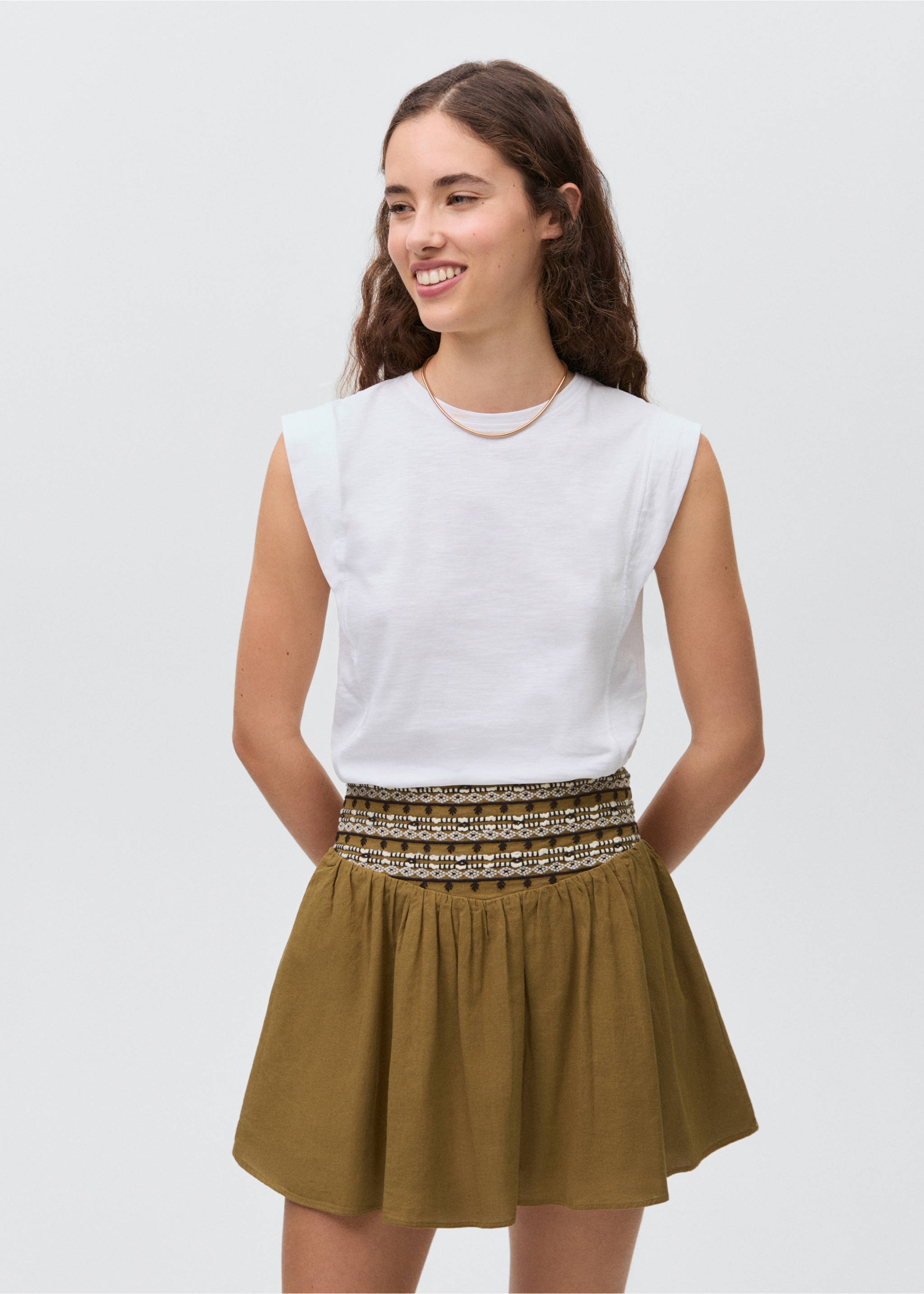 Short skirt with embroidered waist - Medium plane, Olive Green. Ref: 87065726-00.