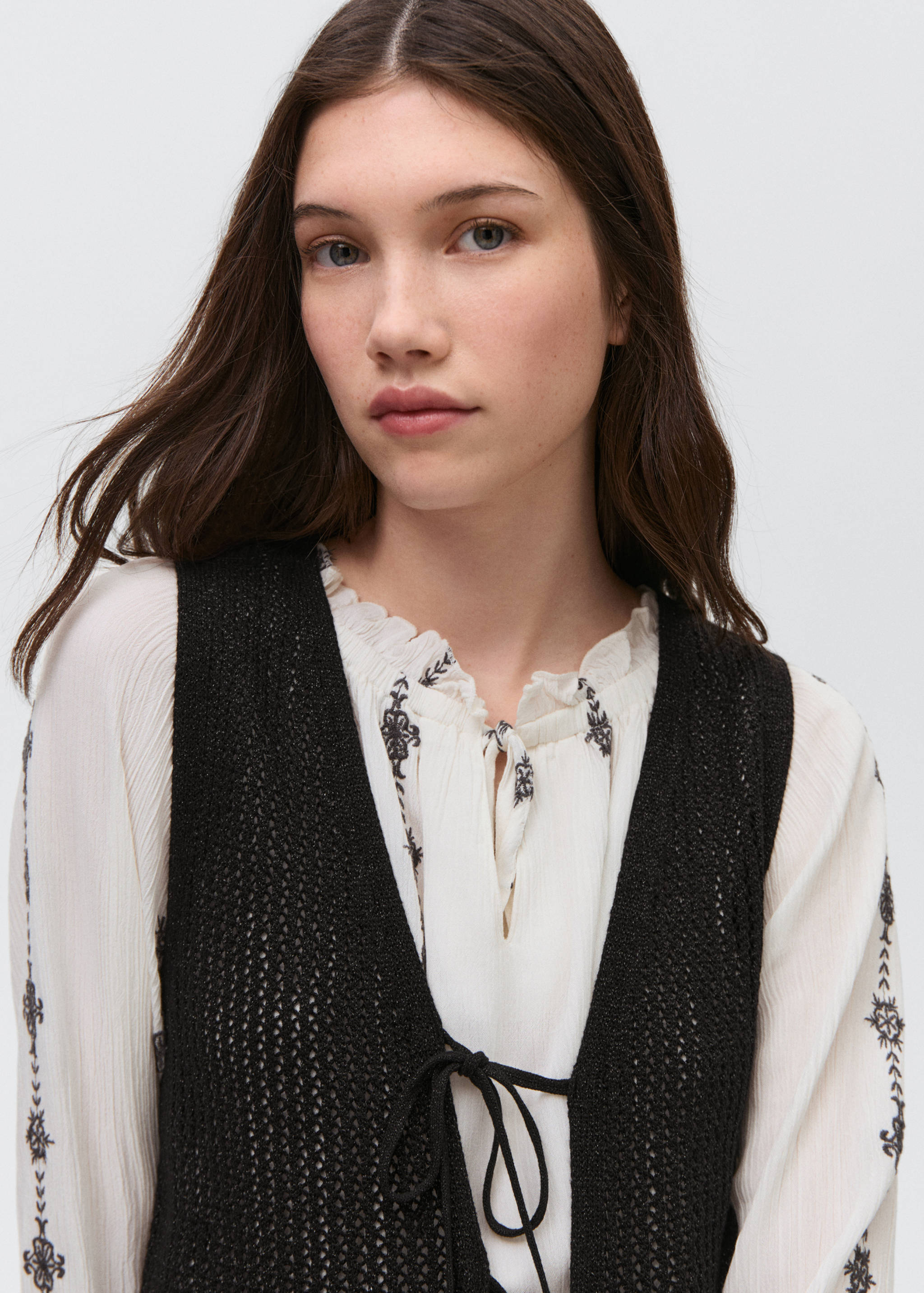 Knitted vest with lace pattern - Details of the article 1