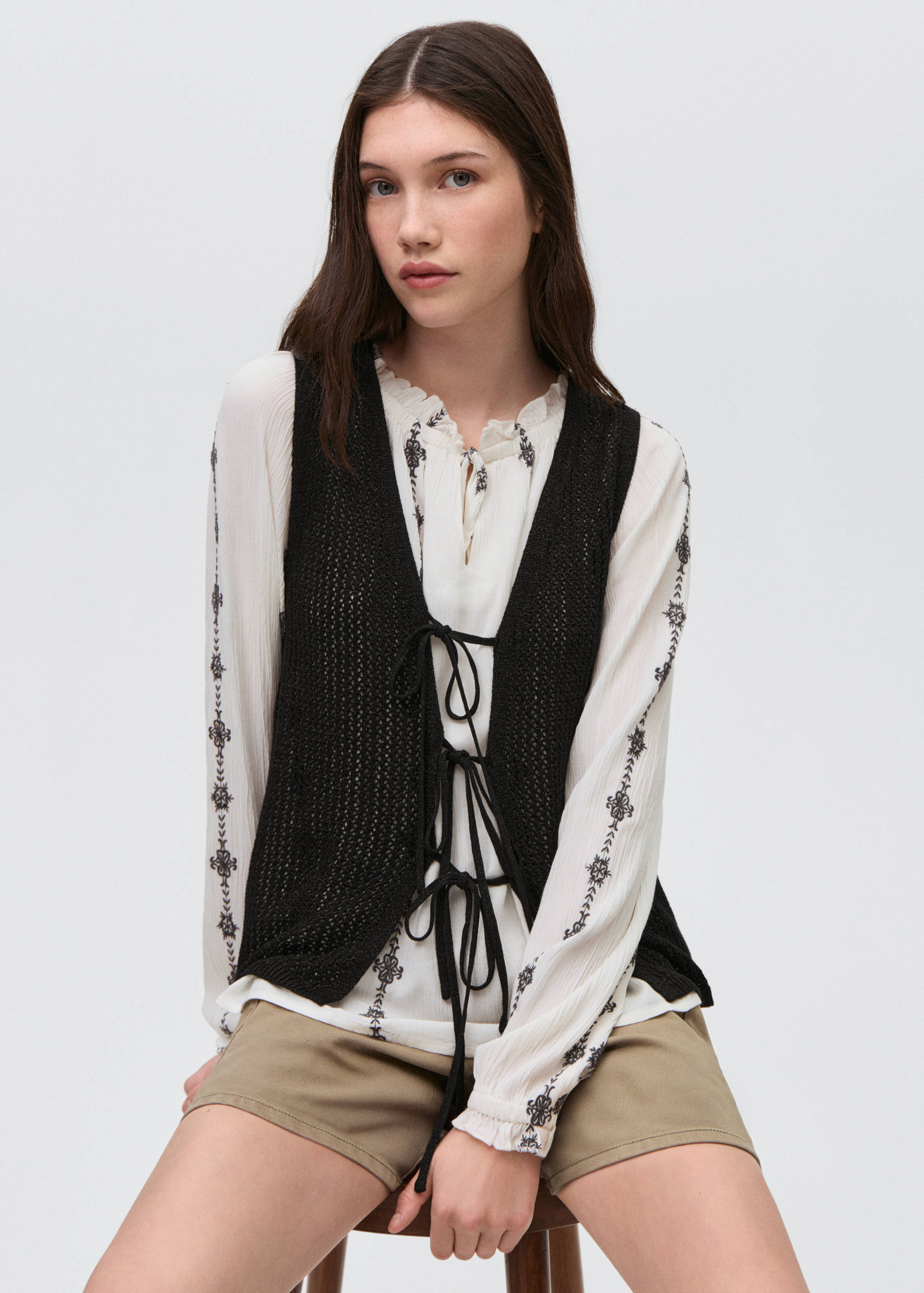 Knitted vest with lace pattern - Details of the article 2