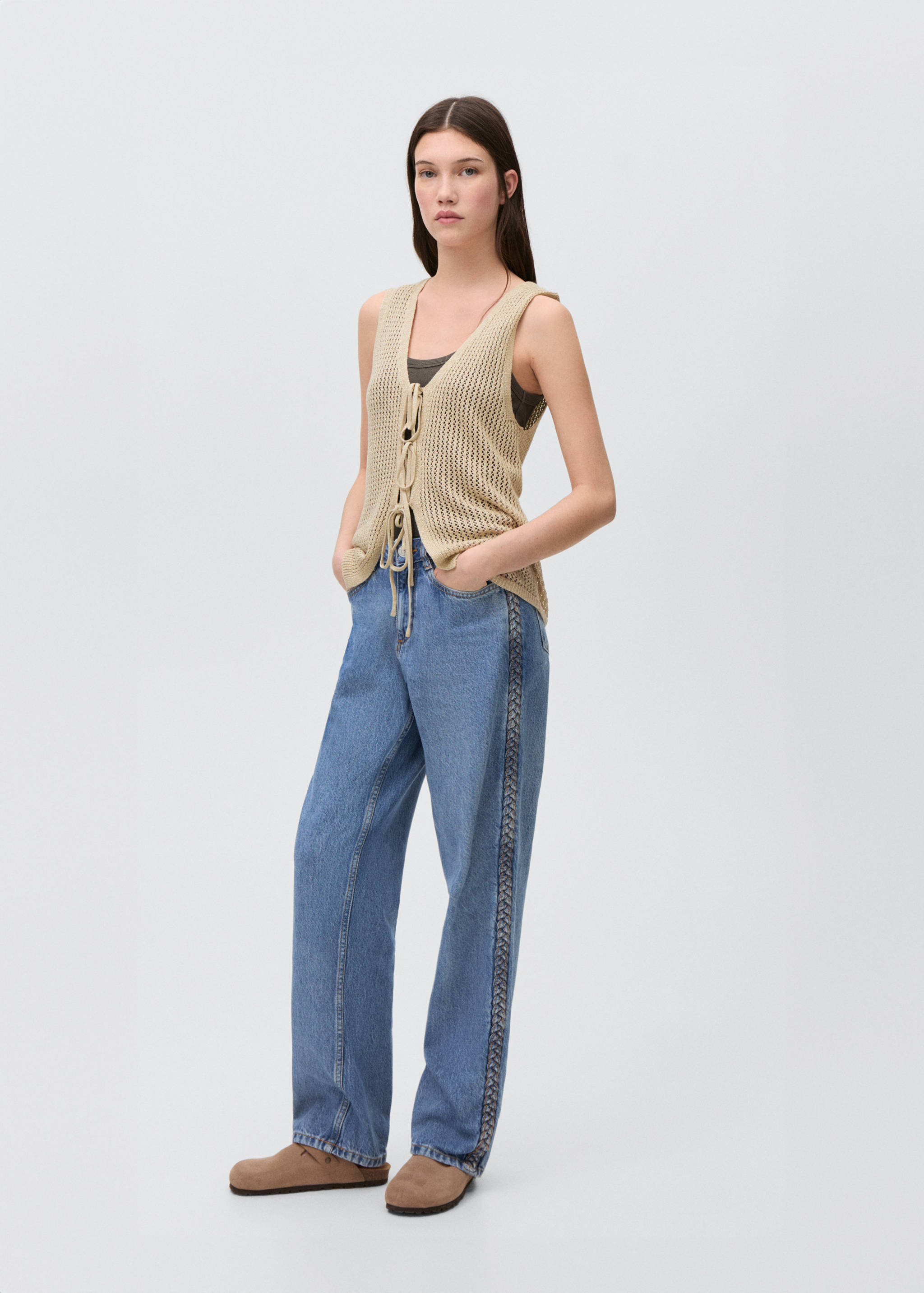 Knitted vest with lace pattern - General plane