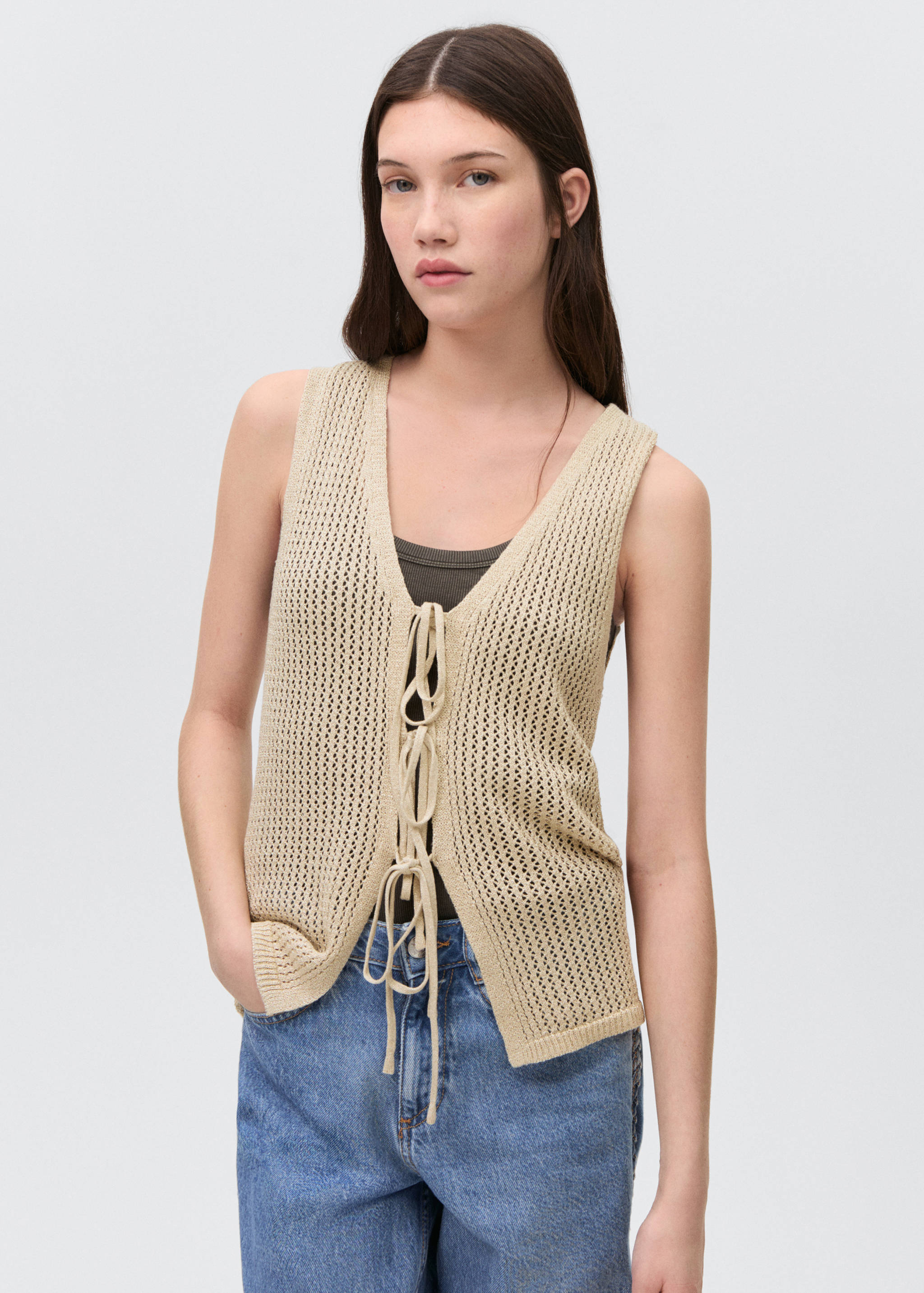 Knitted vest with lace pattern - Medium plane