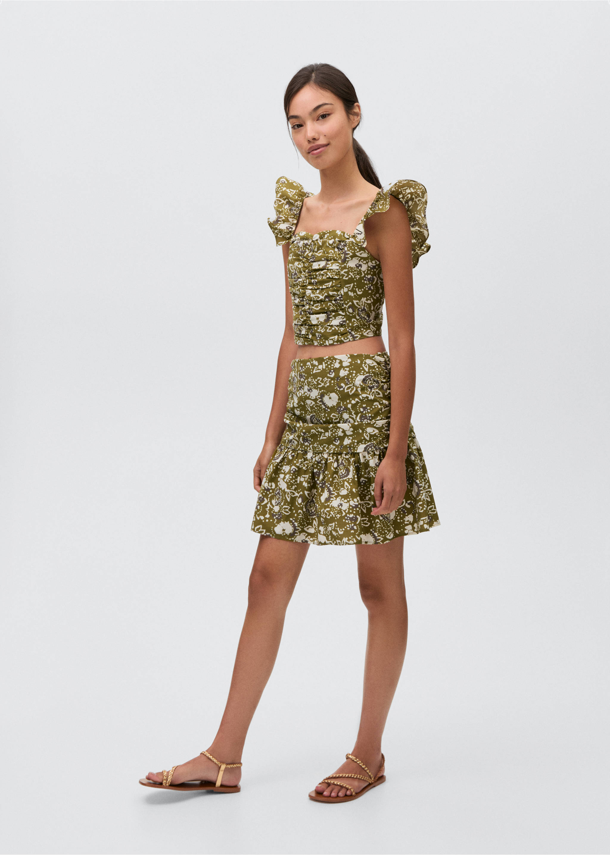 Minifalda estampada volante - Plano general, Oliva. Ref: 87065734-00.
