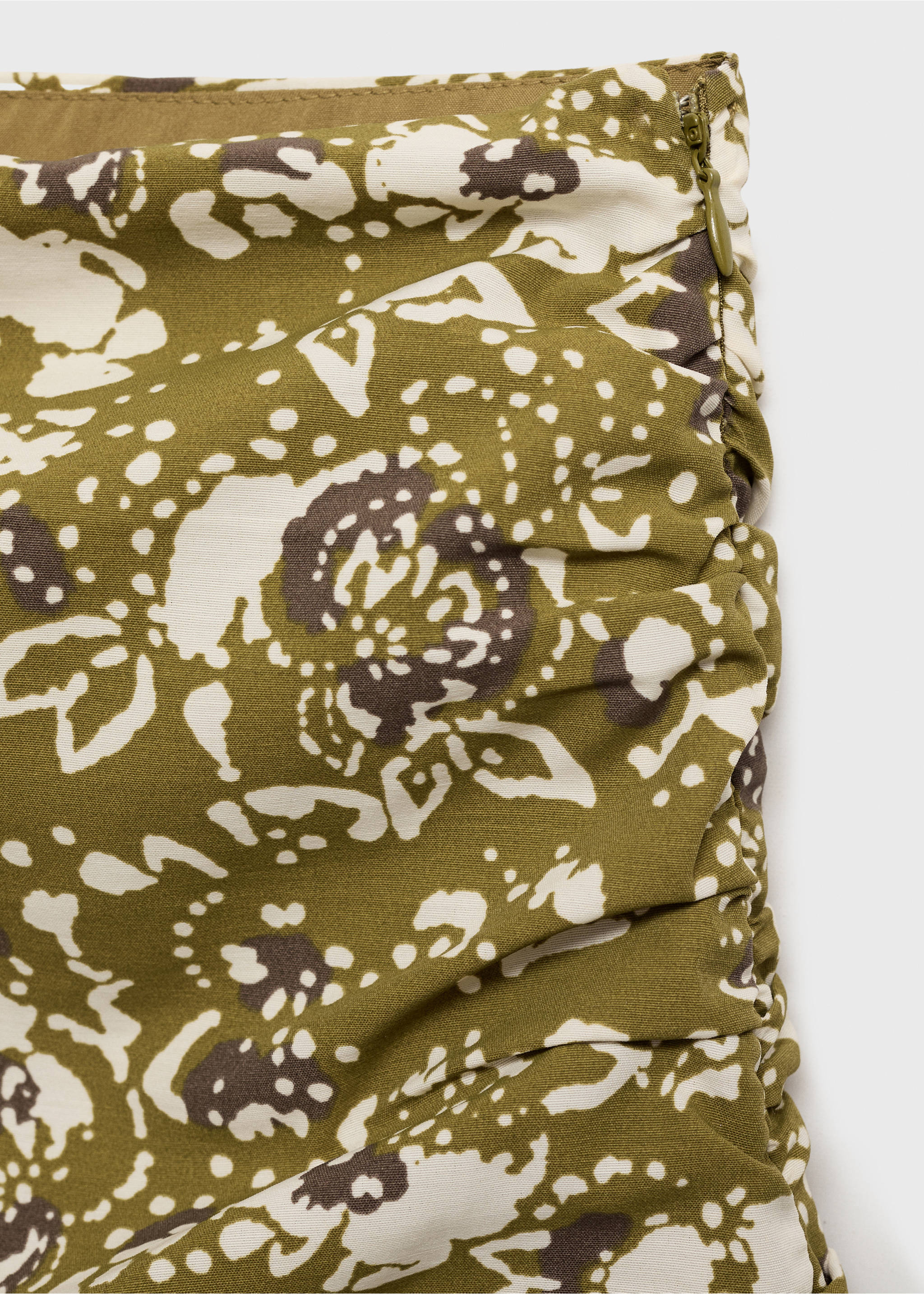 Minifalda estampada volante - Detalle del artículo 8, Oliva. Ref: 87065734-00.
