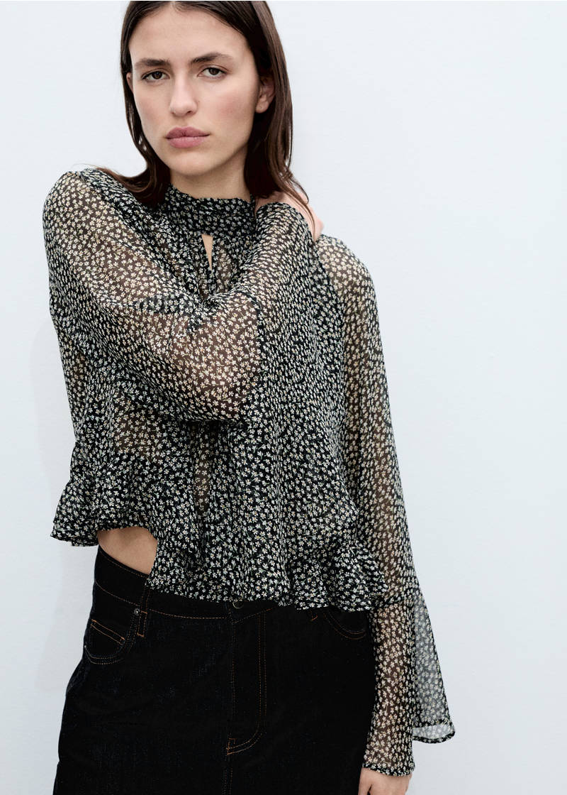 Floral-print blouse with ruffles