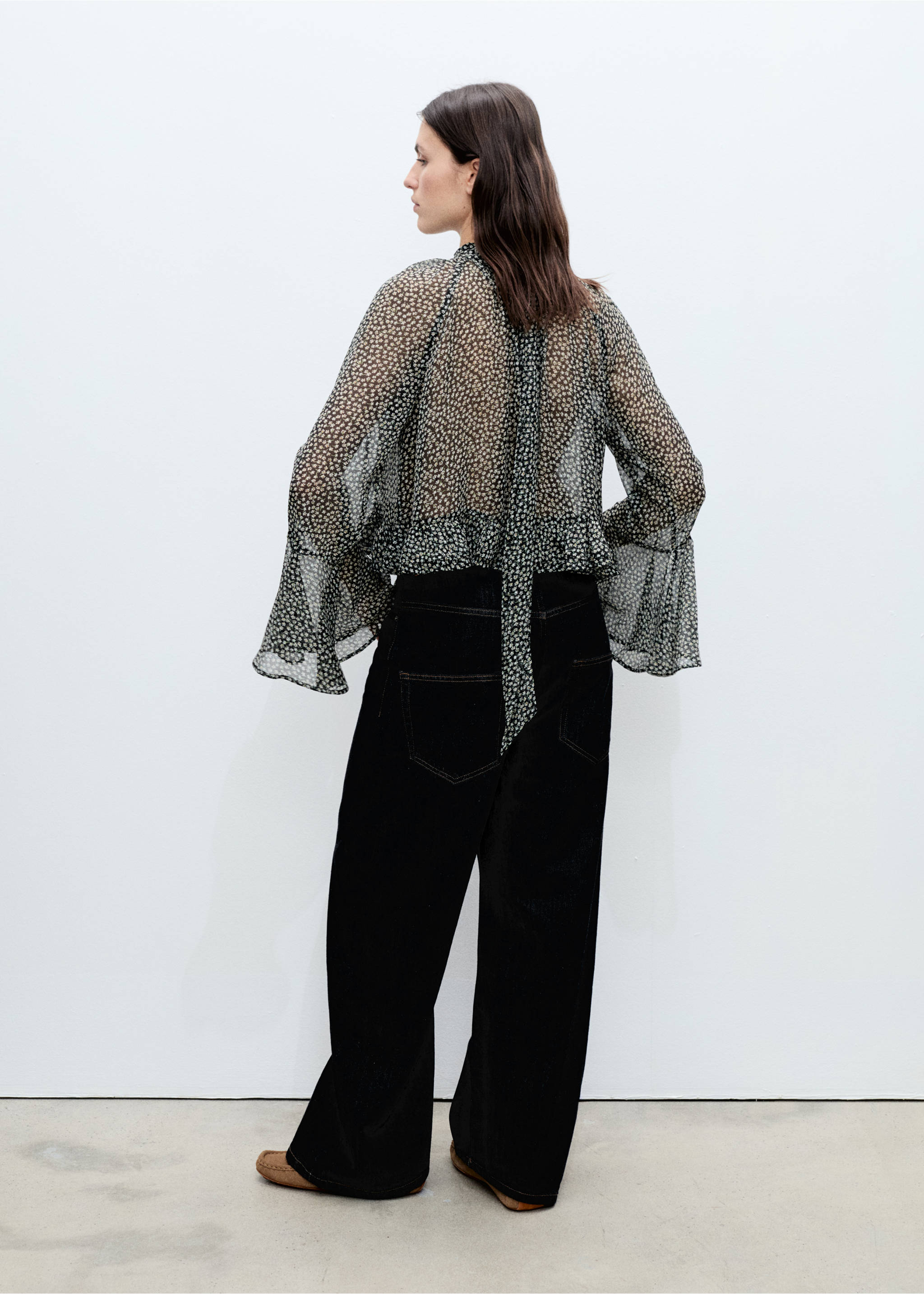 Floral-print blouse with ruffles - Reverse of the article, Black. Ref: 87065739-00.