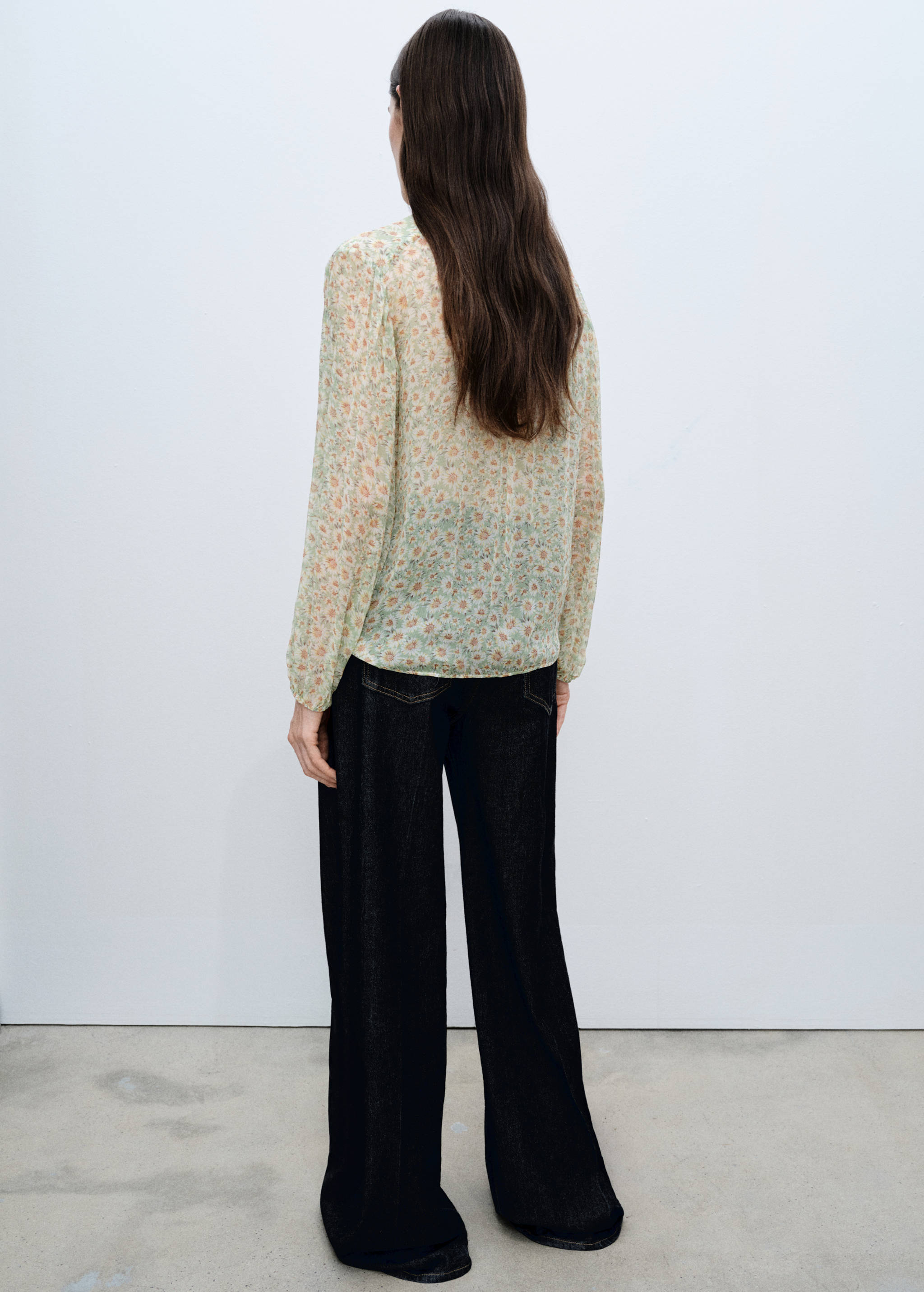 Florale Bluse mit Schleife - Rückseite des Artikels