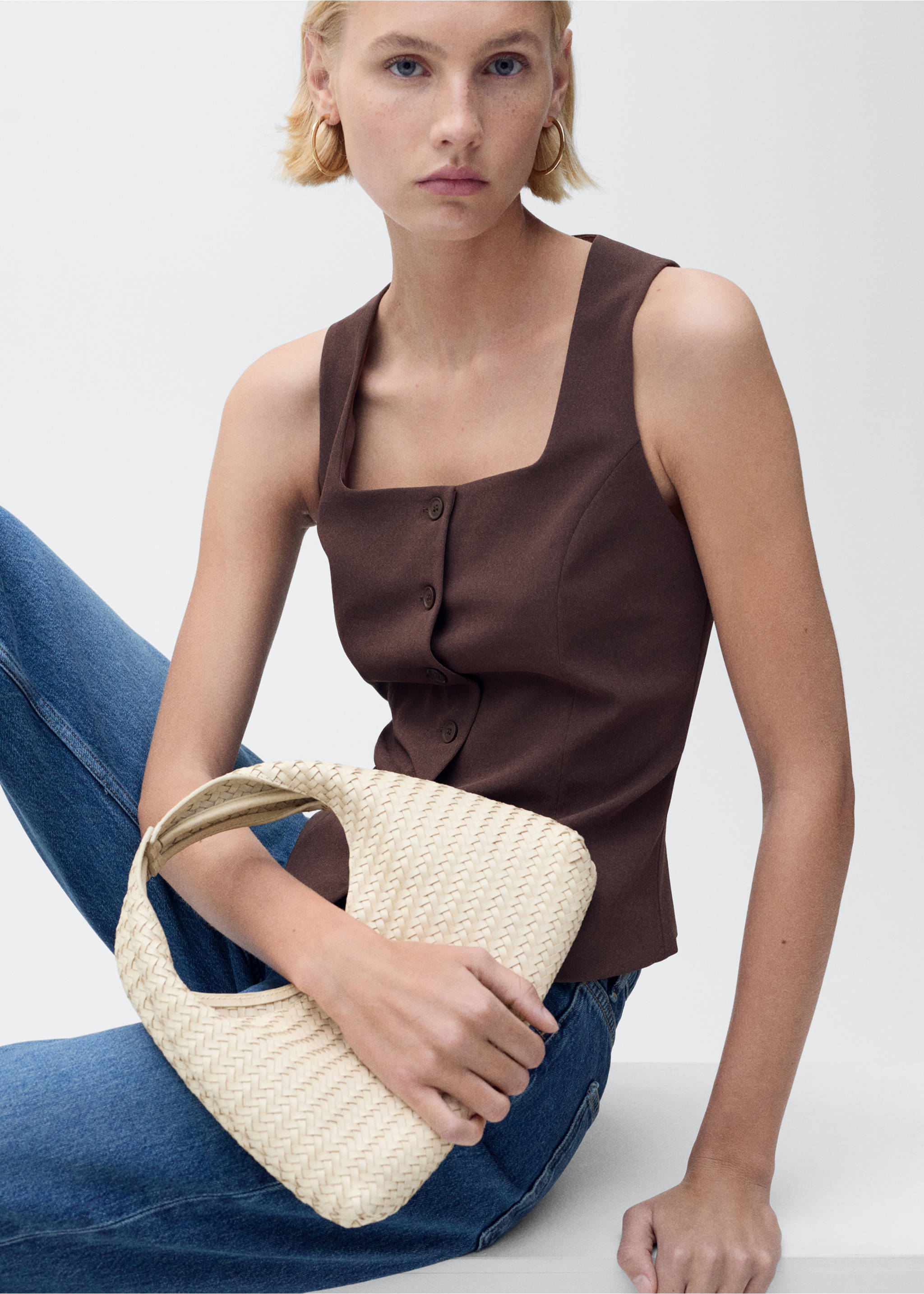 Taillierte Anzugweste - Detail des Artikels 2, Schokolade. Ref: 87065766-00.